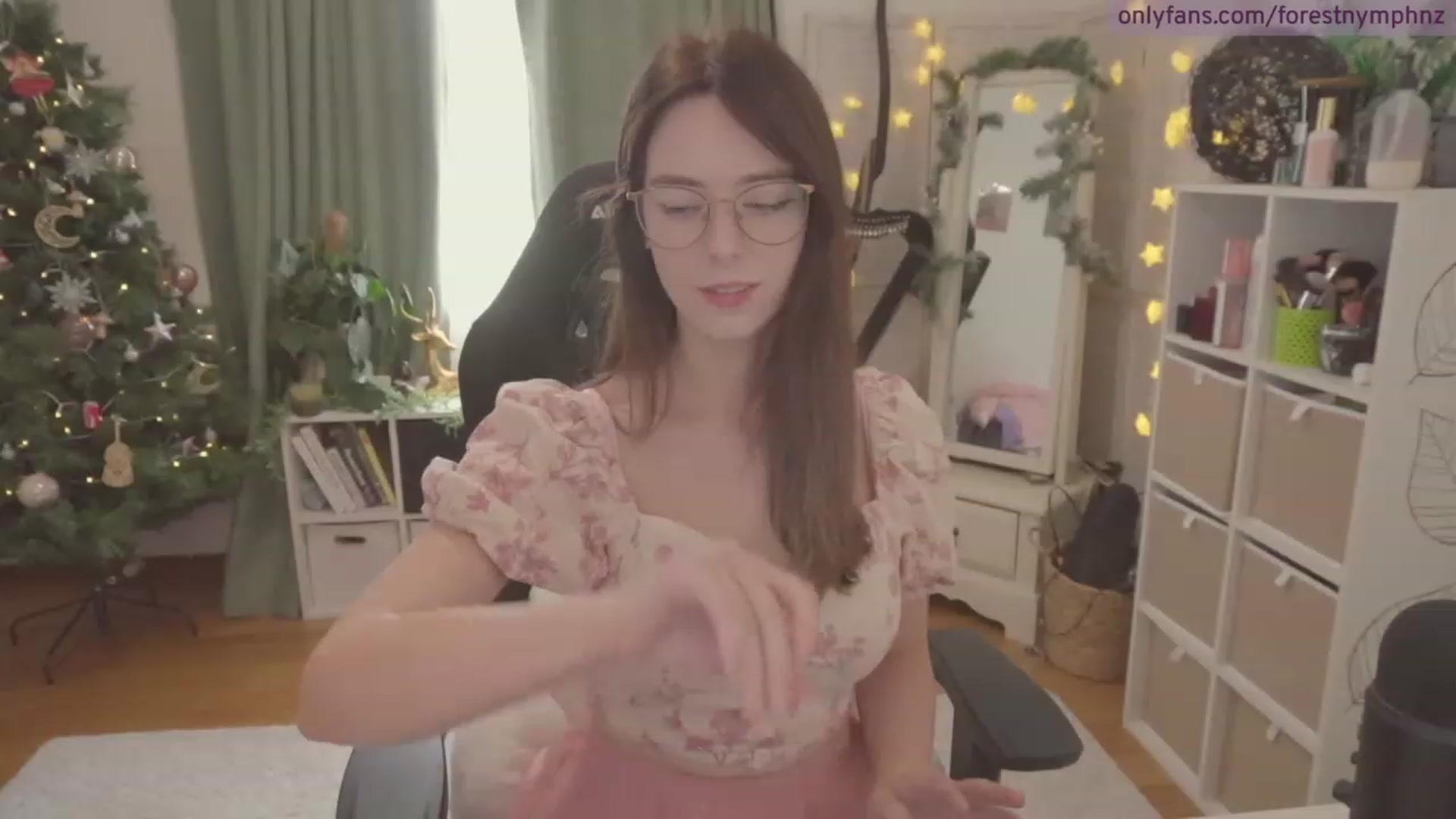 Gallery image thumbnail from Forest_nymph's myfreecams stream on, 12/02/2022, 03:09 image 4 of 20