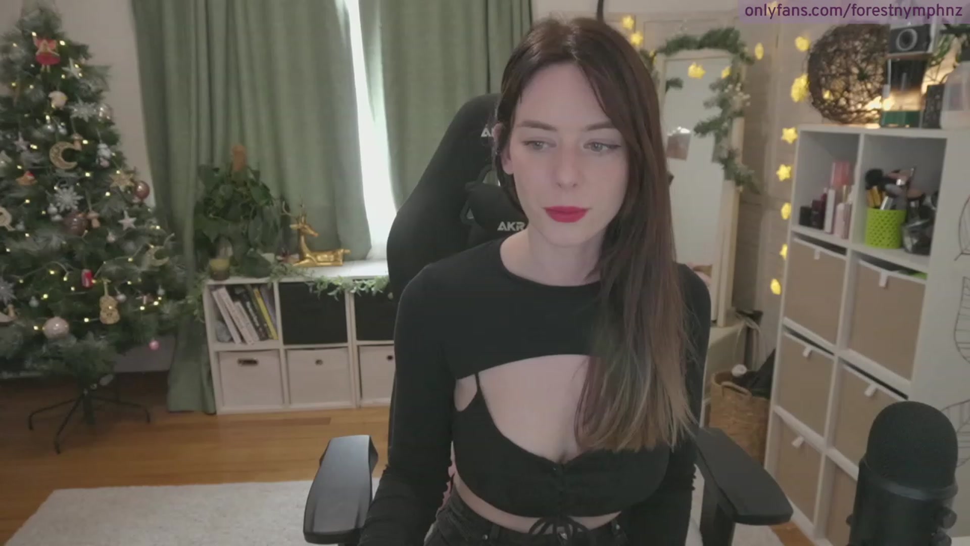 Gallery image thumbnail from Forest_nymph's myfreecams stream on, 12/08/2022, 02:49 image 8 of 20