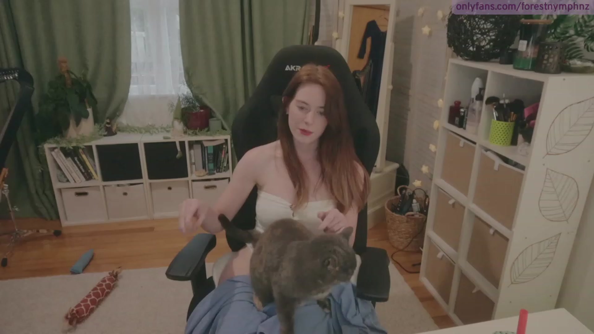 Gallery image thumbnail from Forest_nymph's myfreecams stream on, 04/06/2023, 05:44 image 11 of 20