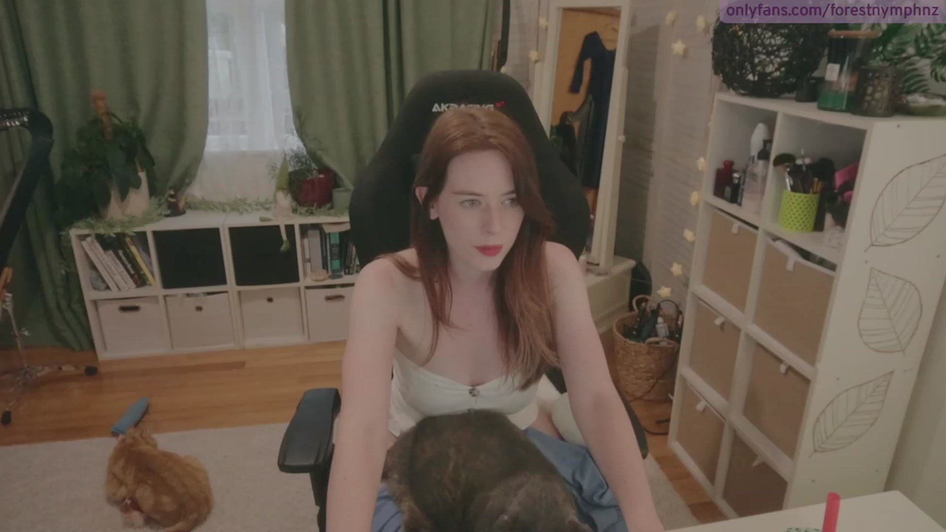 Gallery image thumbnail from Forest_nymph's myfreecams stream on, 04/06/2023, 05:44 image 18 of 20