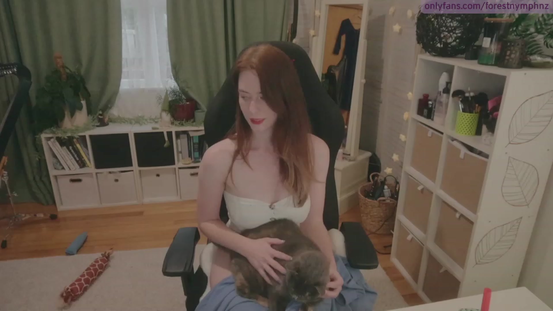 Gallery image thumbnail from Forest_nymph's myfreecams stream on, 04/06/2023, 05:44 image 13 of 20