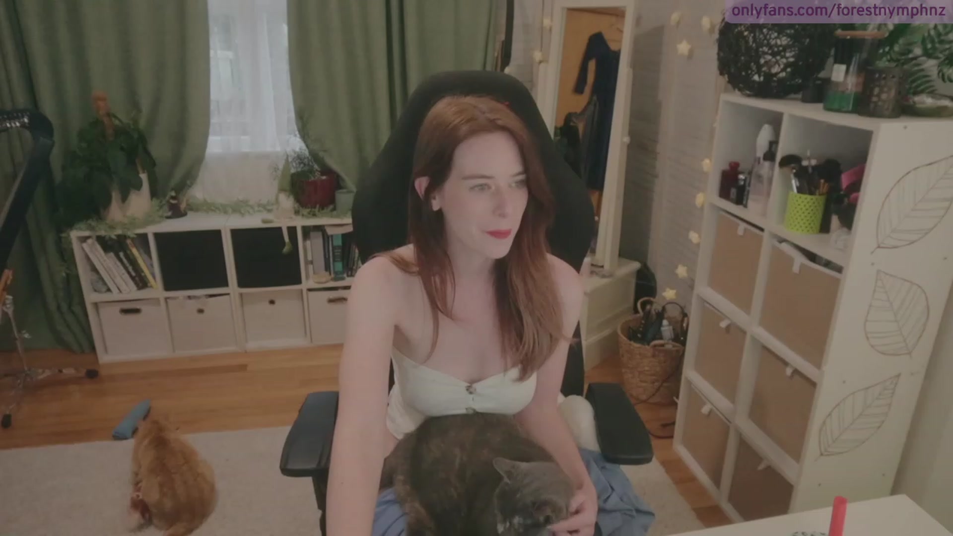 Gallery image thumbnail from Forest_nymph's myfreecams stream on, 04/06/2023, 05:44 image 17 of 20