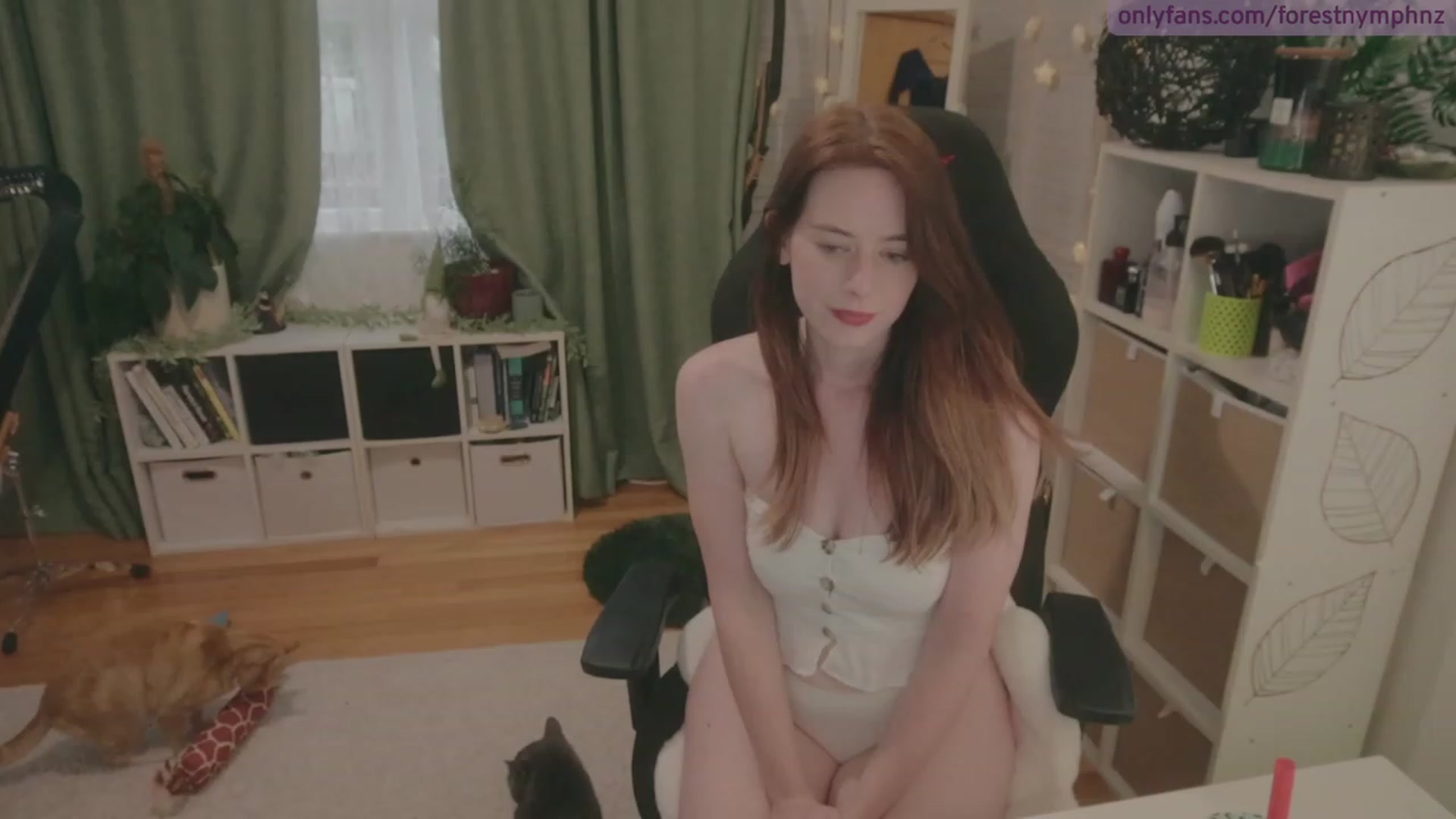 Gallery image thumbnail from Forest_nymph's myfreecams stream on, 04/06/2023, 05:44 image 5 of 20