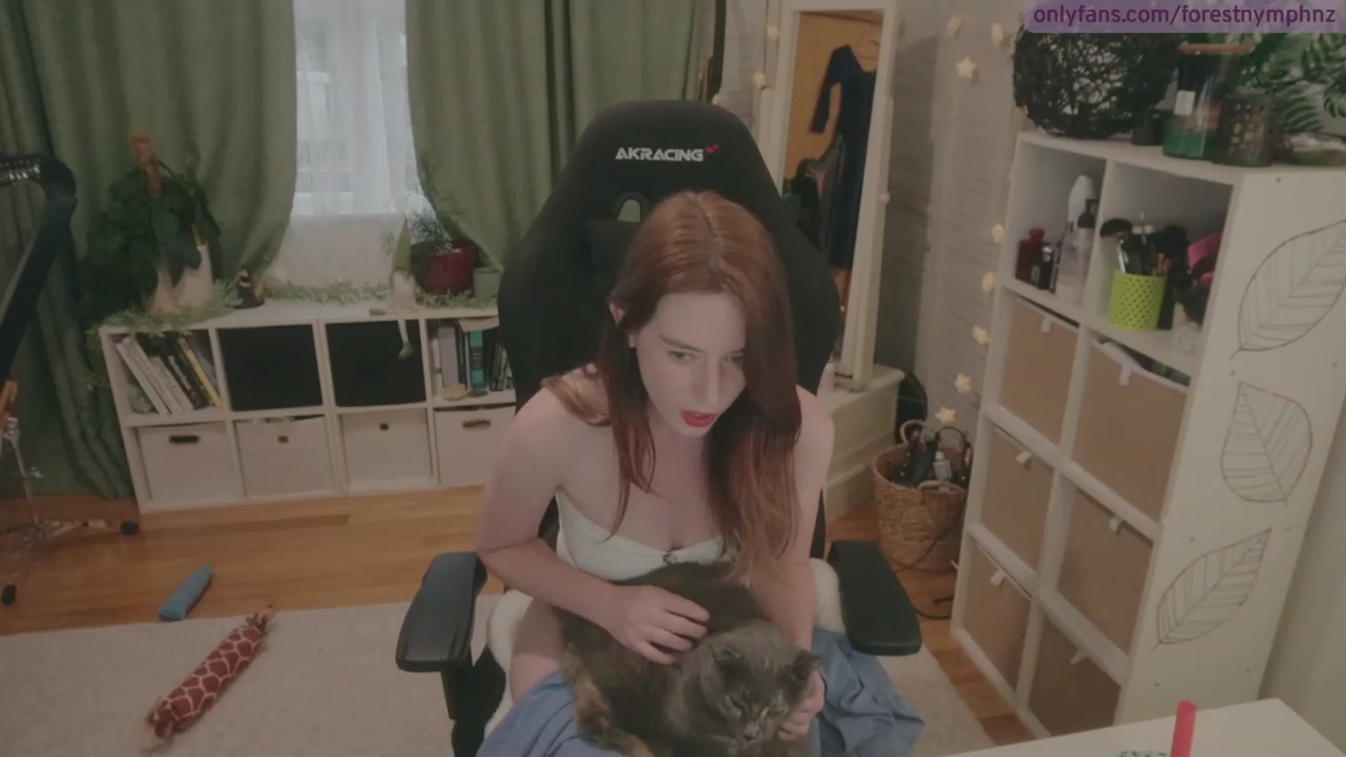 Gallery image thumbnail from Forest_nymph's myfreecams stream on, 04/06/2023, 05:44 image 15 of 20