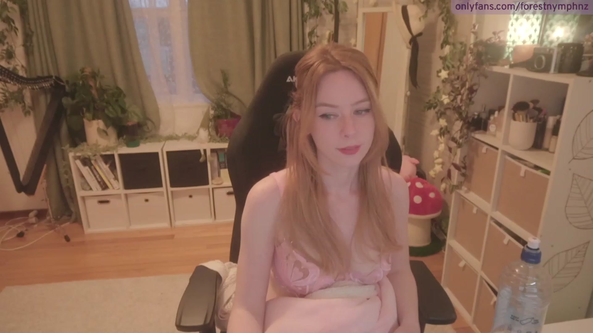 Gallery image thumbnail from Forest_nymph's myfreecams stream on, 07/27/2023, 06:22 image 6 of 20