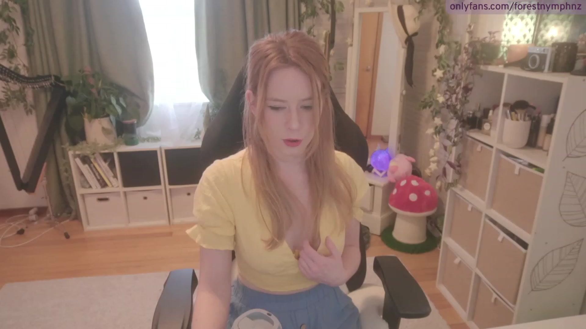 Gallery image thumbnail from Forest_nymph's myfreecams stream on, 07/28/2023, 03:38 image 6 of 20