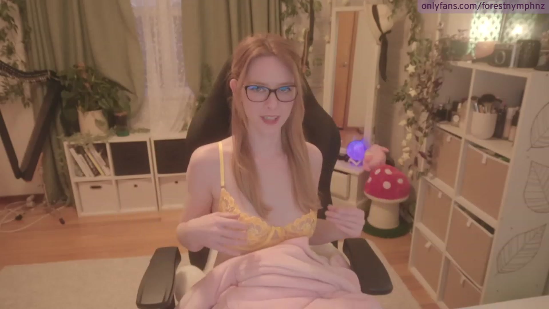 Gallery image thumbnail from Forest_nymph's myfreecams stream on, 07/28/2023, 06:44 image 15 of 20