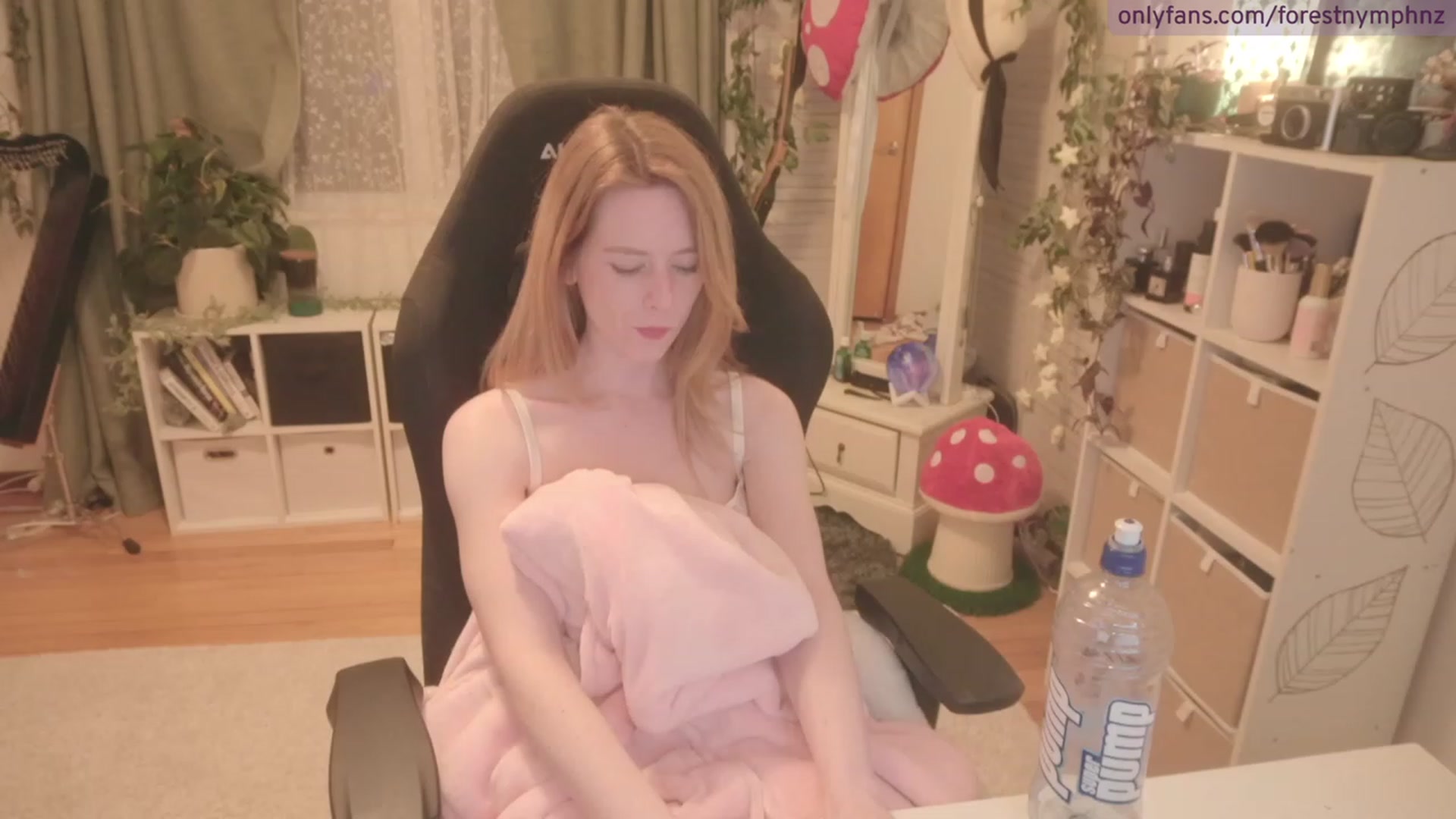 Gallery image thumbnail from Forest_nymph's myfreecams stream on, 08/18/2023, 06:49 image 16 of 20