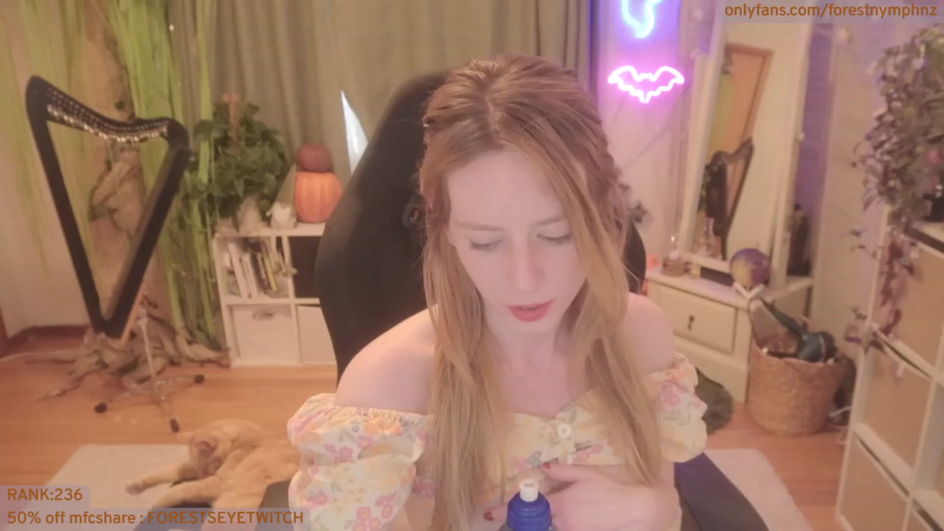 Gallery image thumbnail from Forest_nymph's myfreecams stream on, 10/13/2023, 07:40 image 8 of 20