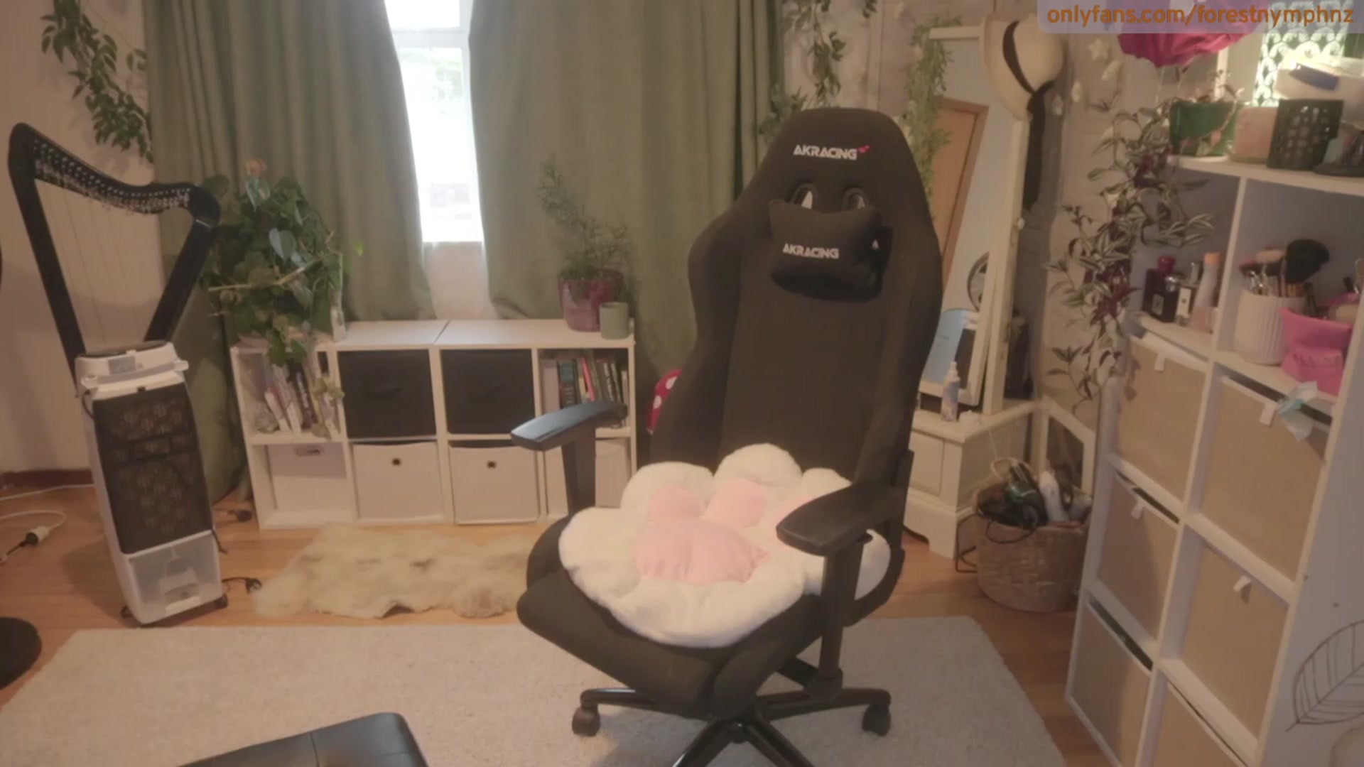 Gallery image thumbnail from Forest_nymph's myfreecams stream on, 12/04/2023, 03:44 image 11 of 20