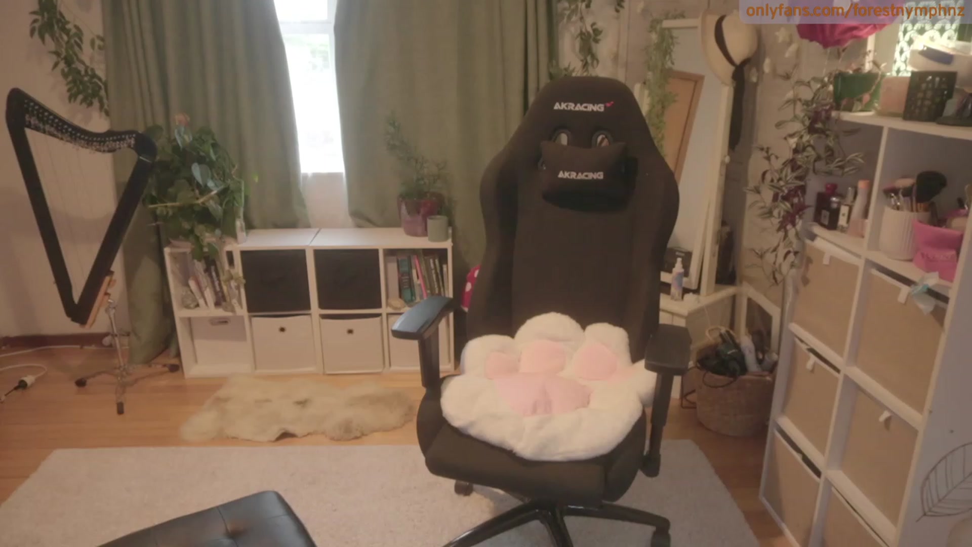 Gallery image thumbnail from Forest_nymph's myfreecams stream on, 12/04/2023, 03:44 image 8 of 20