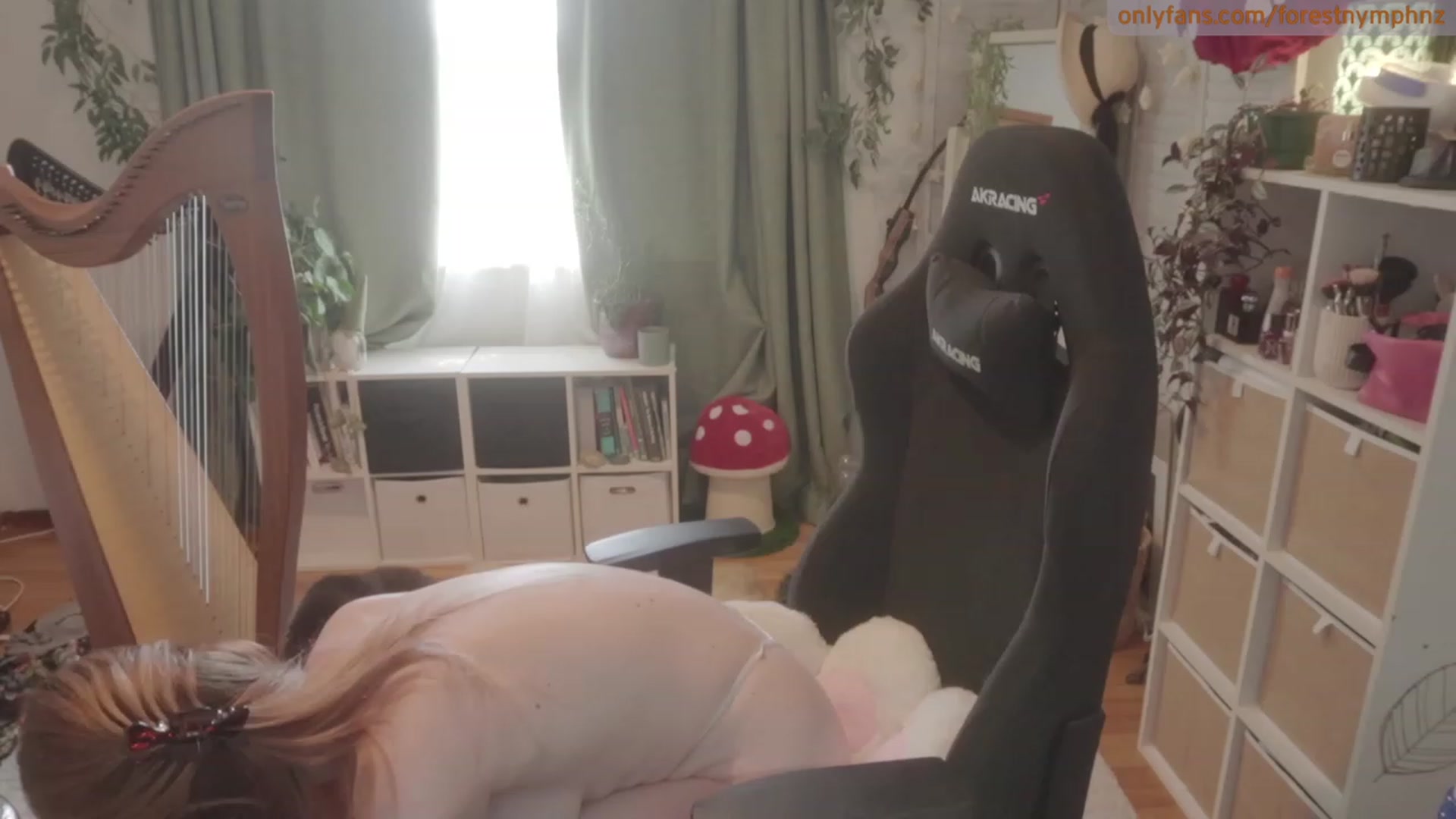 Gallery image thumbnail from Forest_nymph's myfreecams stream on, 12/08/2023, 04:01 image 7 of 20
