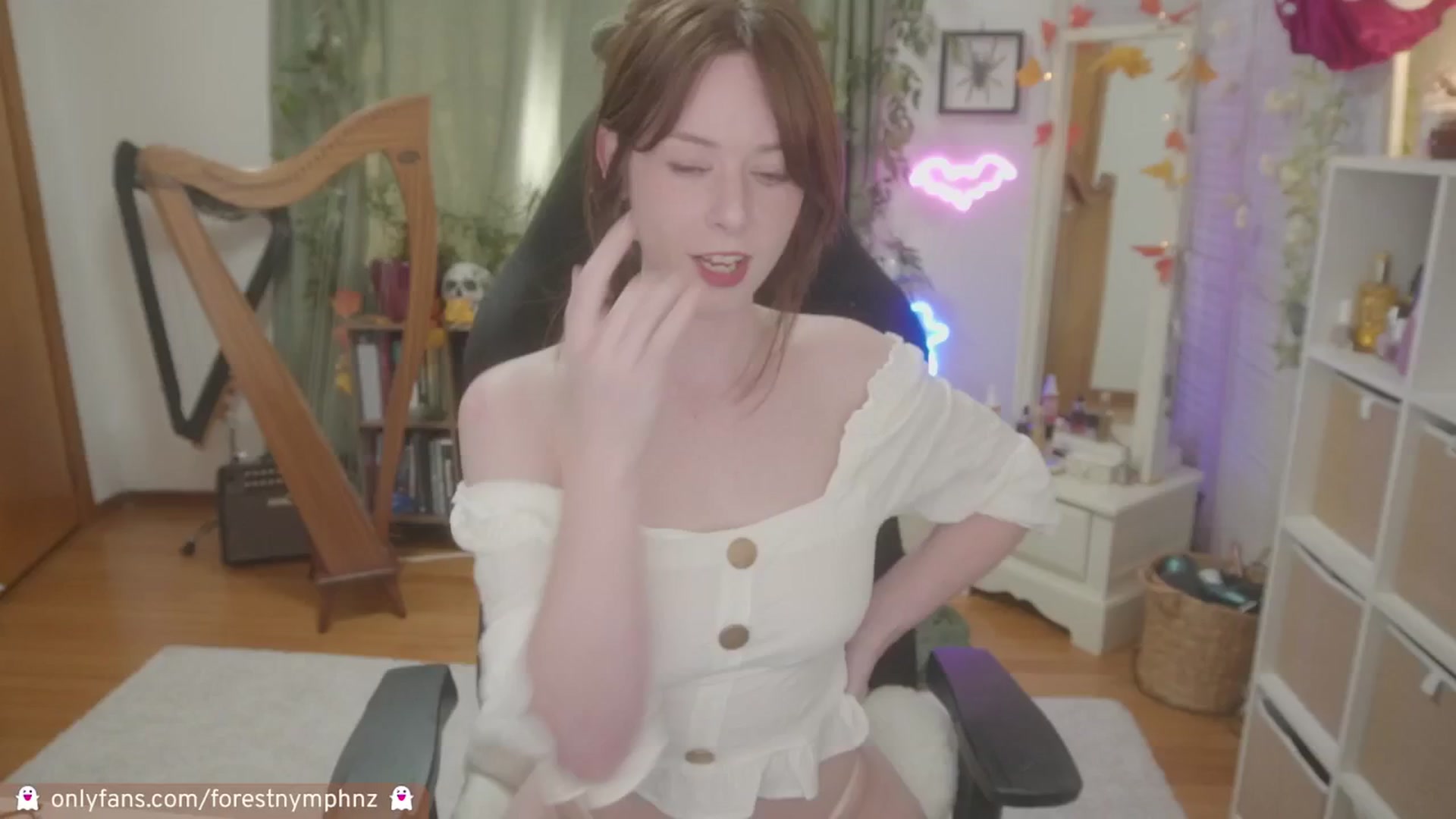 Gallery image thumbnail from Forest_nymph's myfreecams stream on, 10/24/2024, 04:19 image 13 of 20