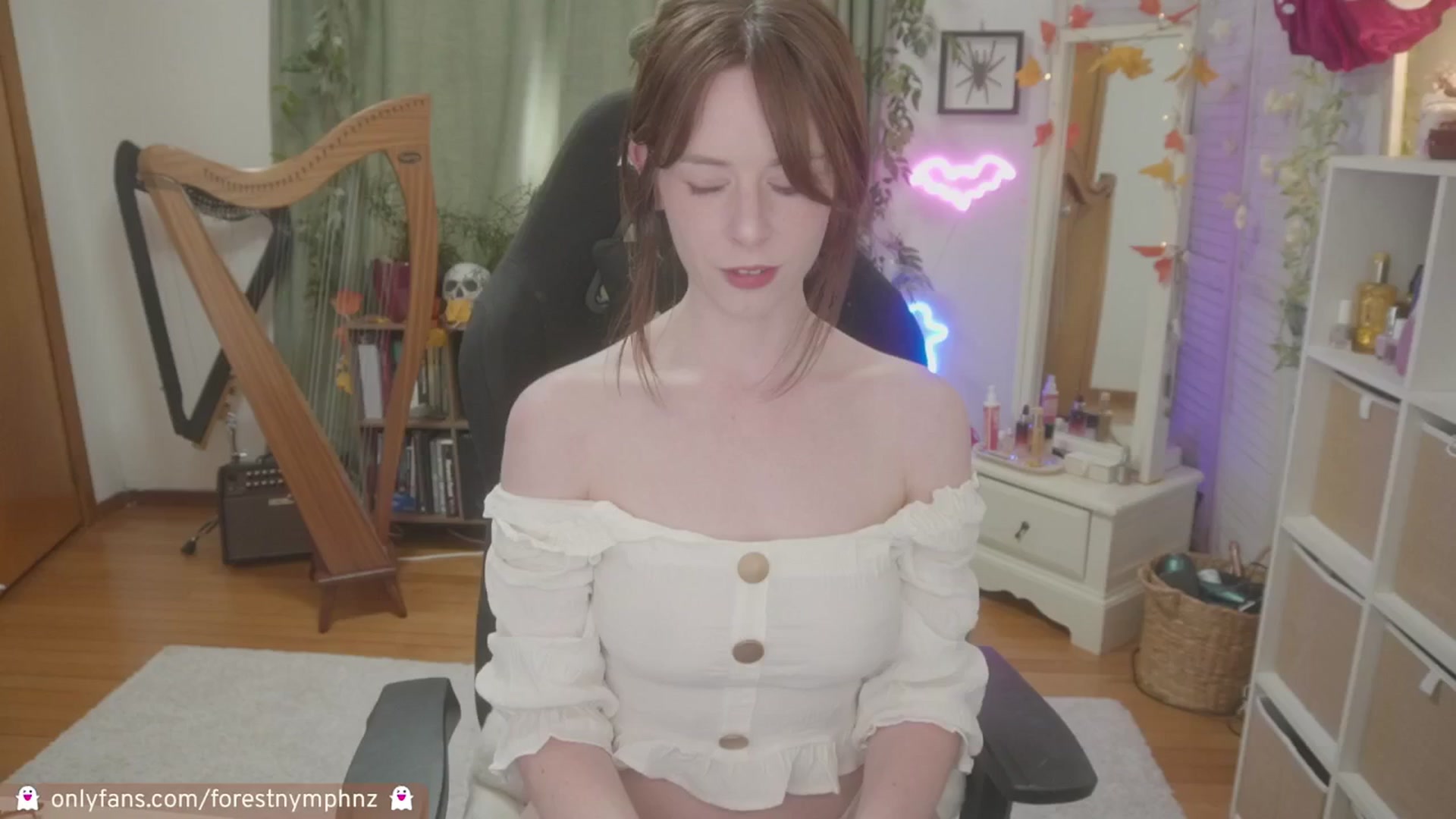 Gallery image thumbnail from Forest_nymph's myfreecams stream on, 10/24/2024, 04:19 image 10 of 20