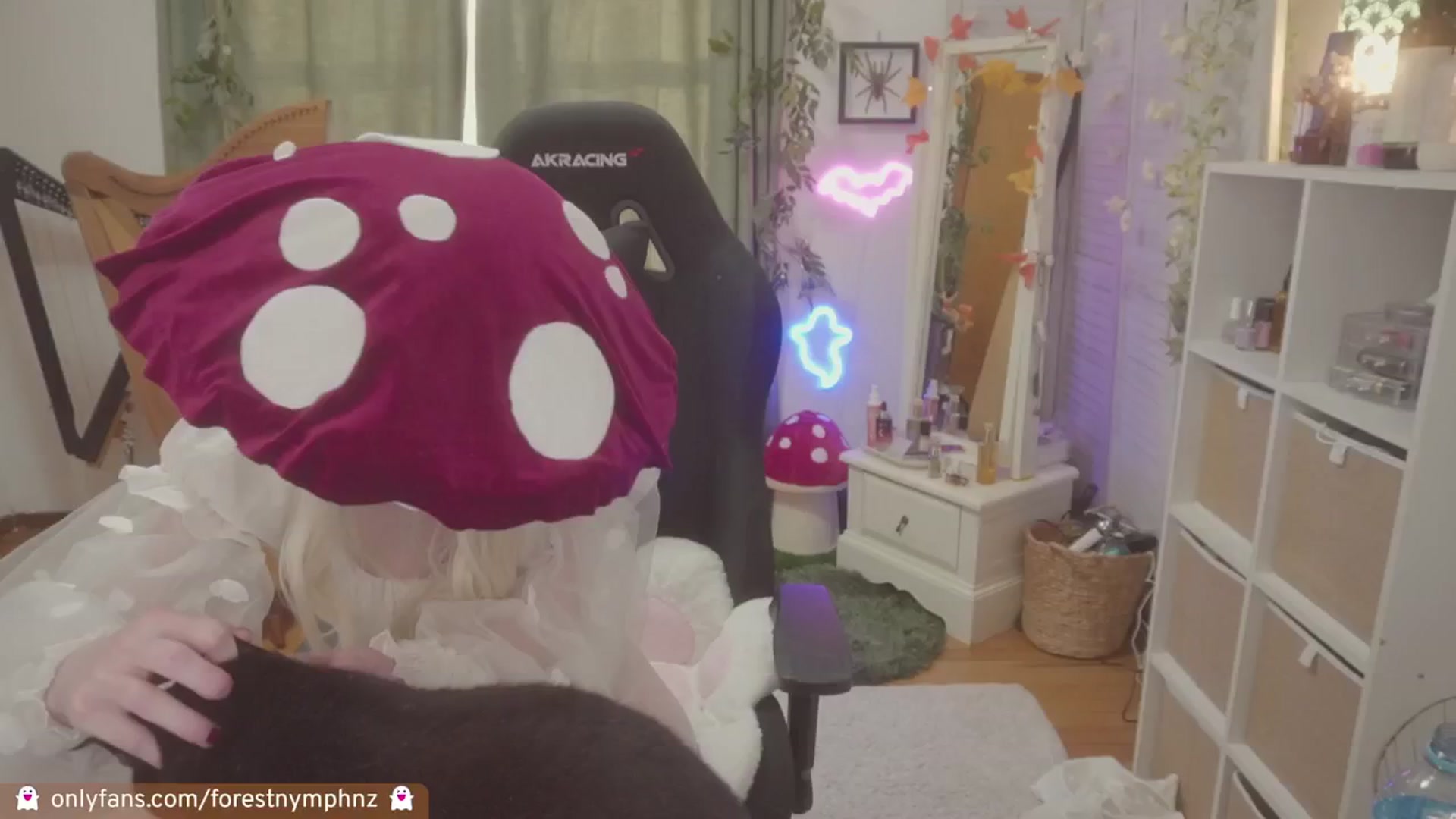 Gallery image thumbnail from Forest_nymph's myfreecams stream on, 10/28/2024, 06:21 image 15 of 20