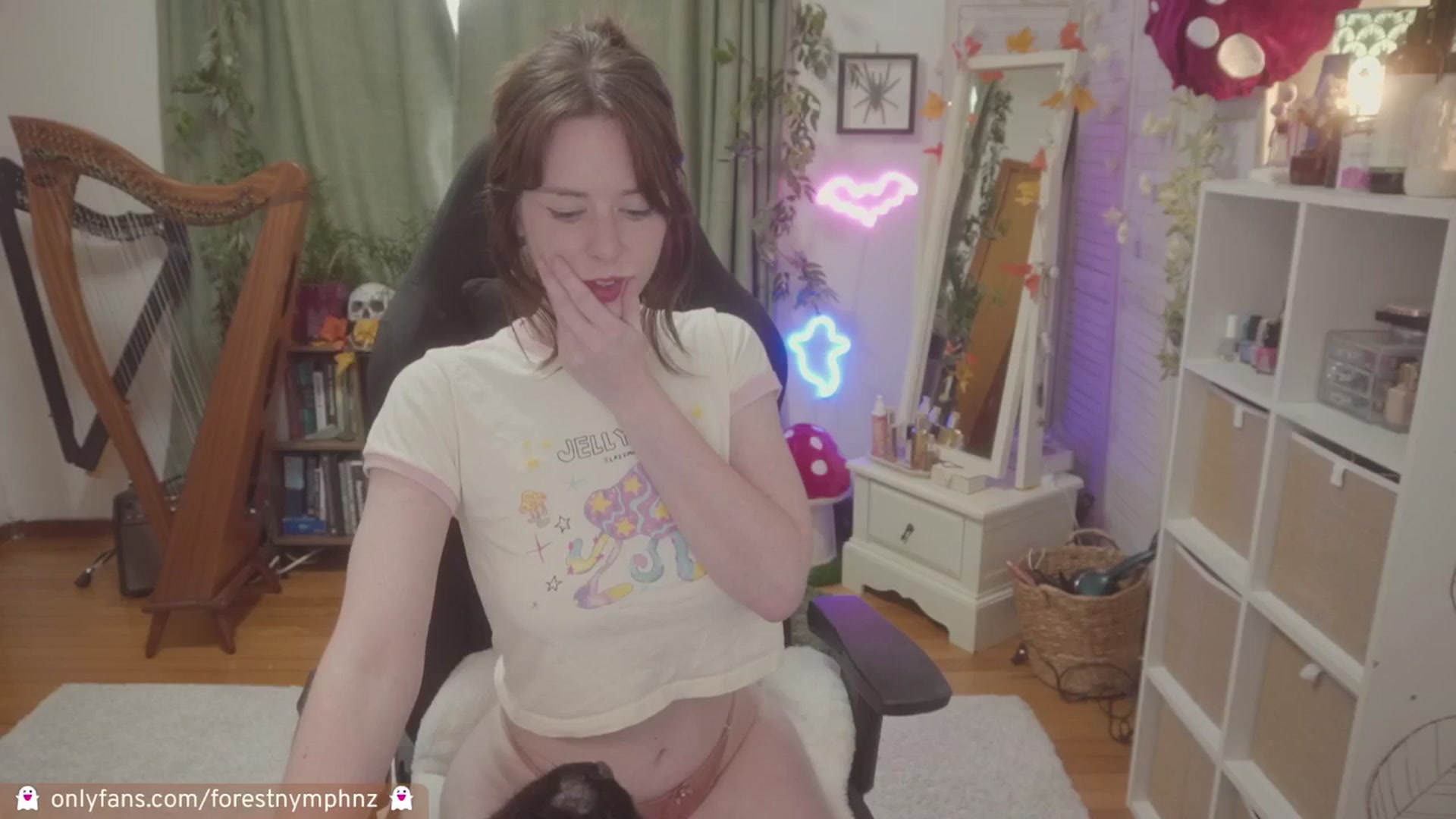 Gallery image thumbnail from Forest_nymph's myfreecams stream on, 10/31/2024, 05:21 image 12 of 20