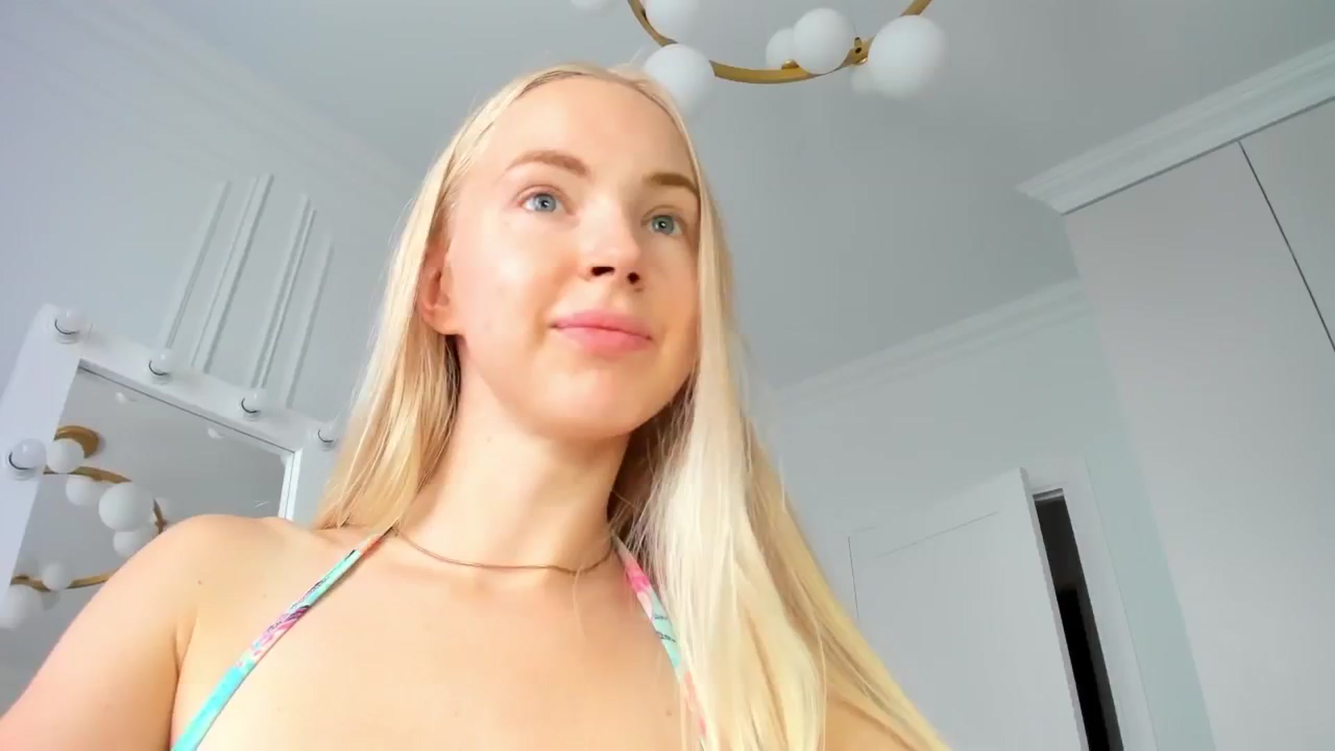 Gallery image thumbnail from ForeverBarbie's myfreecams stream on, 06/10/2024, 09:53 image 16 of 20