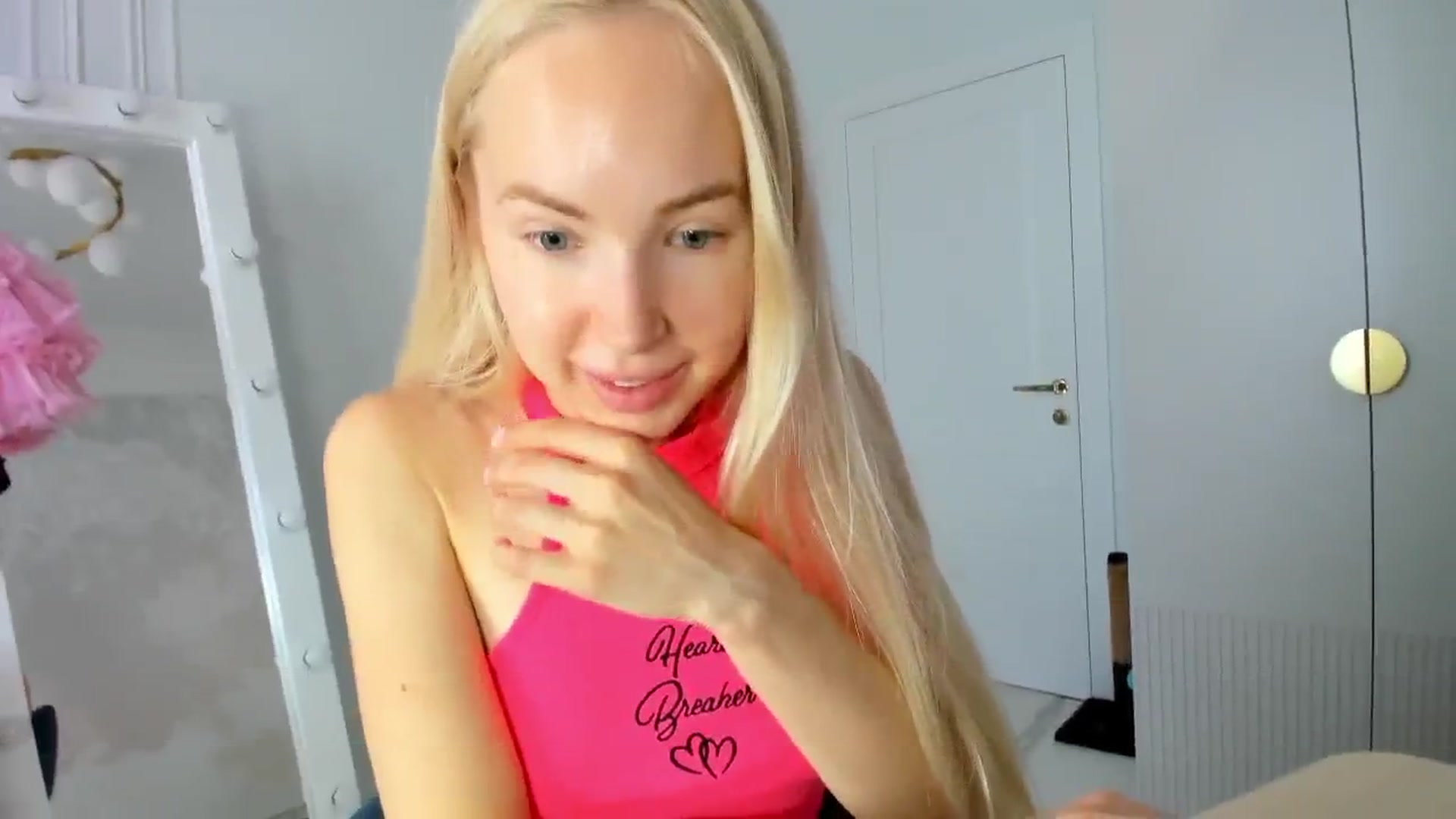 Gallery image thumbnail from ForeverBarbie's myfreecams stream on, 06/13/2024, 06:24 image 15 of 20