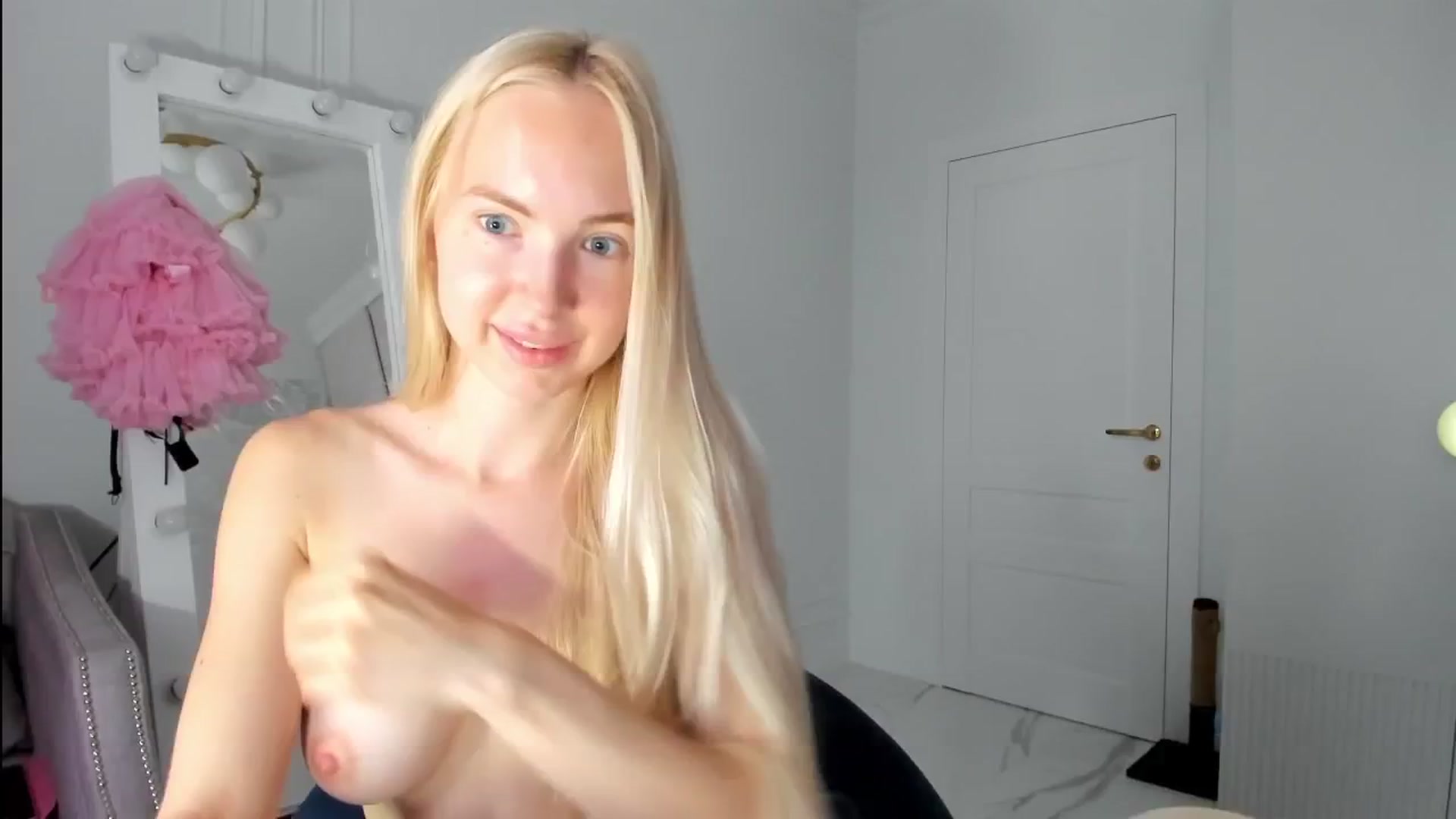 Gallery image thumbnail from ForeverBarbie's myfreecams stream on, 06/14/2024, 07:37 image 12 of 20