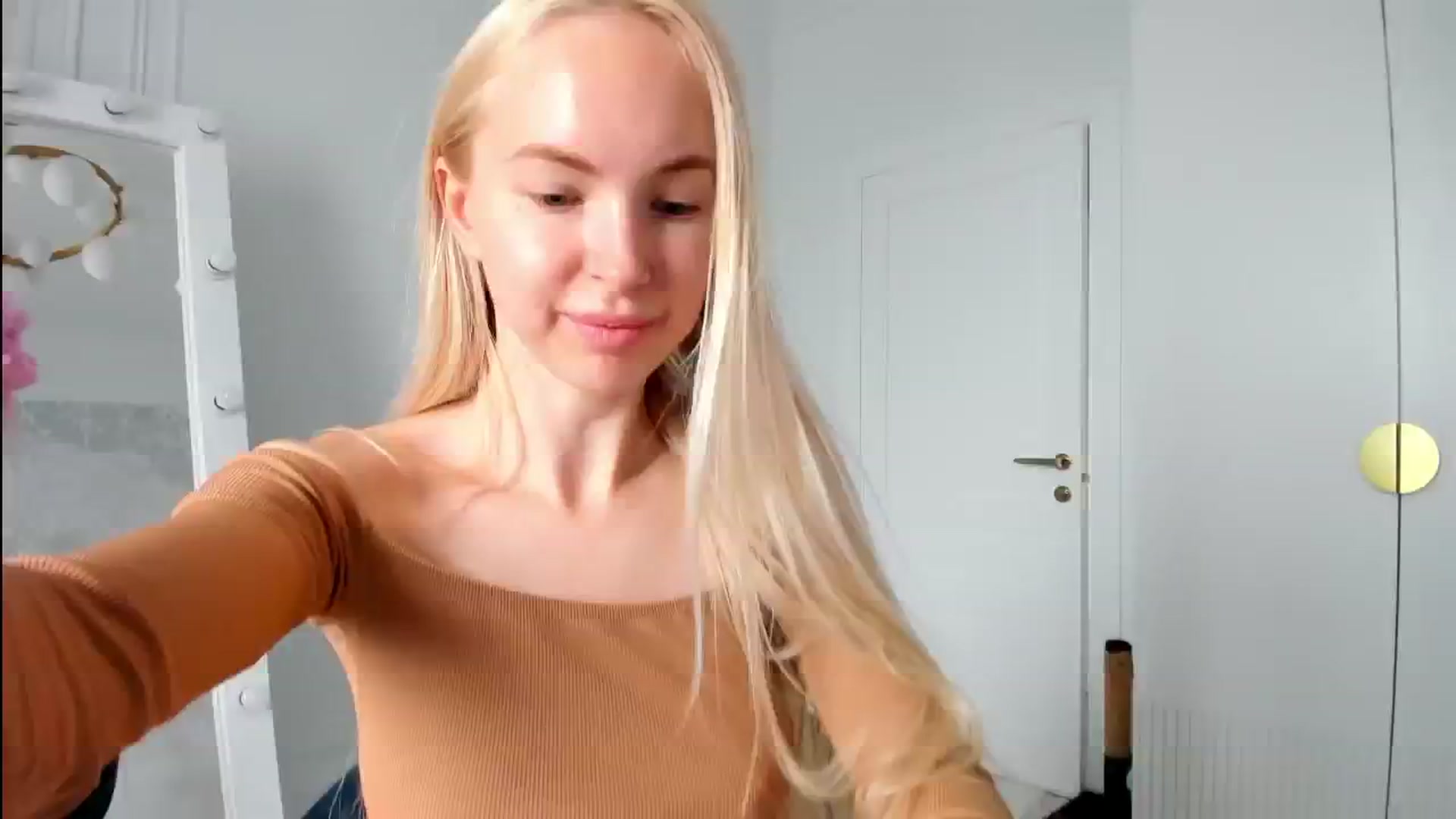 Gallery image thumbnail from ForeverBarbie's myfreecams stream on, 06/15/2024, 08:50 image 3 of 20