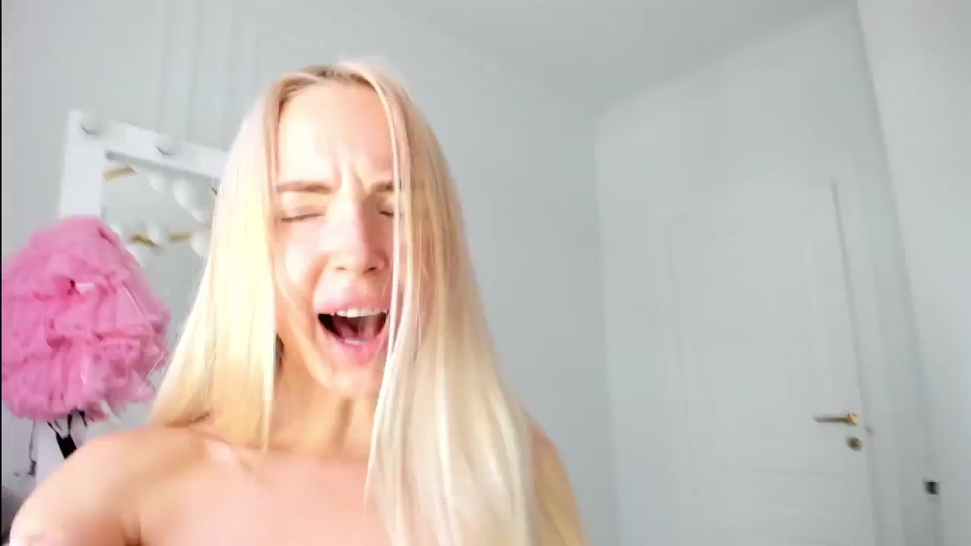 Gallery image thumbnail from ForeverBarbie's myfreecams stream on, 06/19/2024, 11:12 image 14 of 20