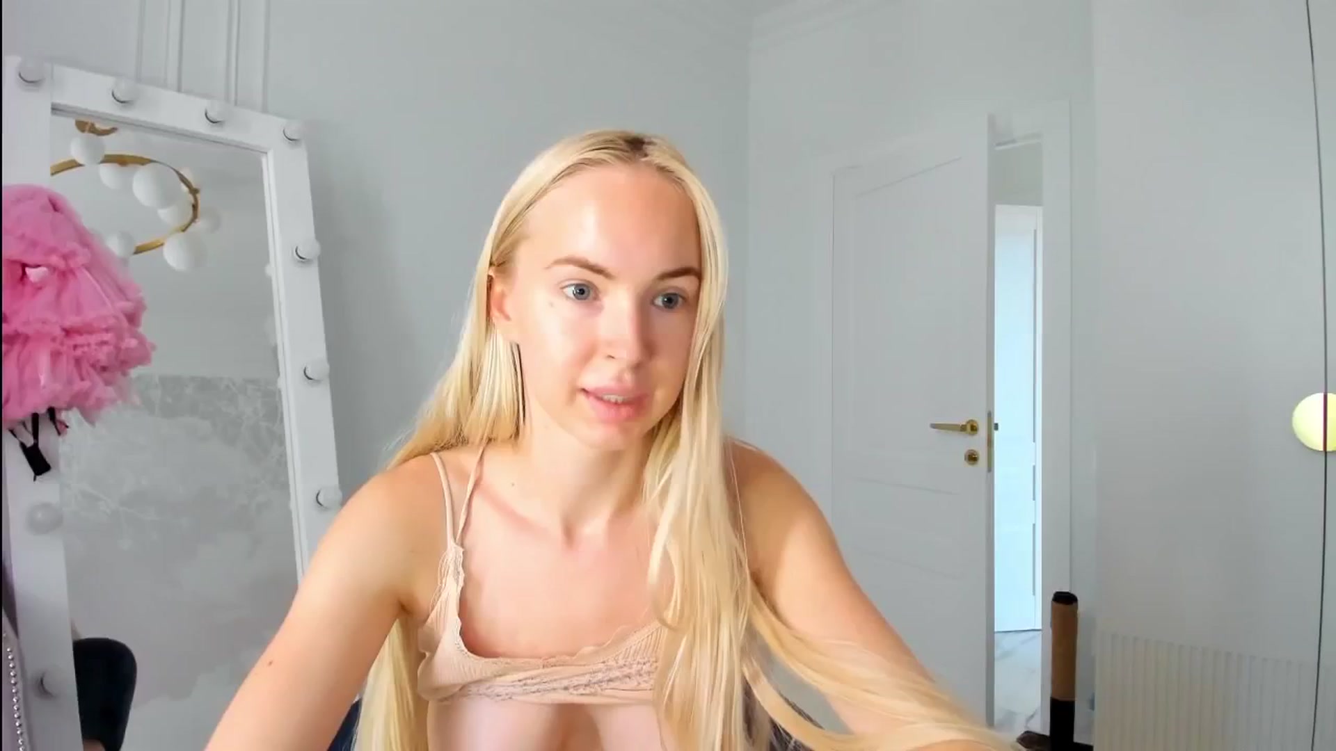 Gallery image thumbnail from ForeverBarbie's myfreecams stream on, 06/25/2024, 10:51 image 3 of 20