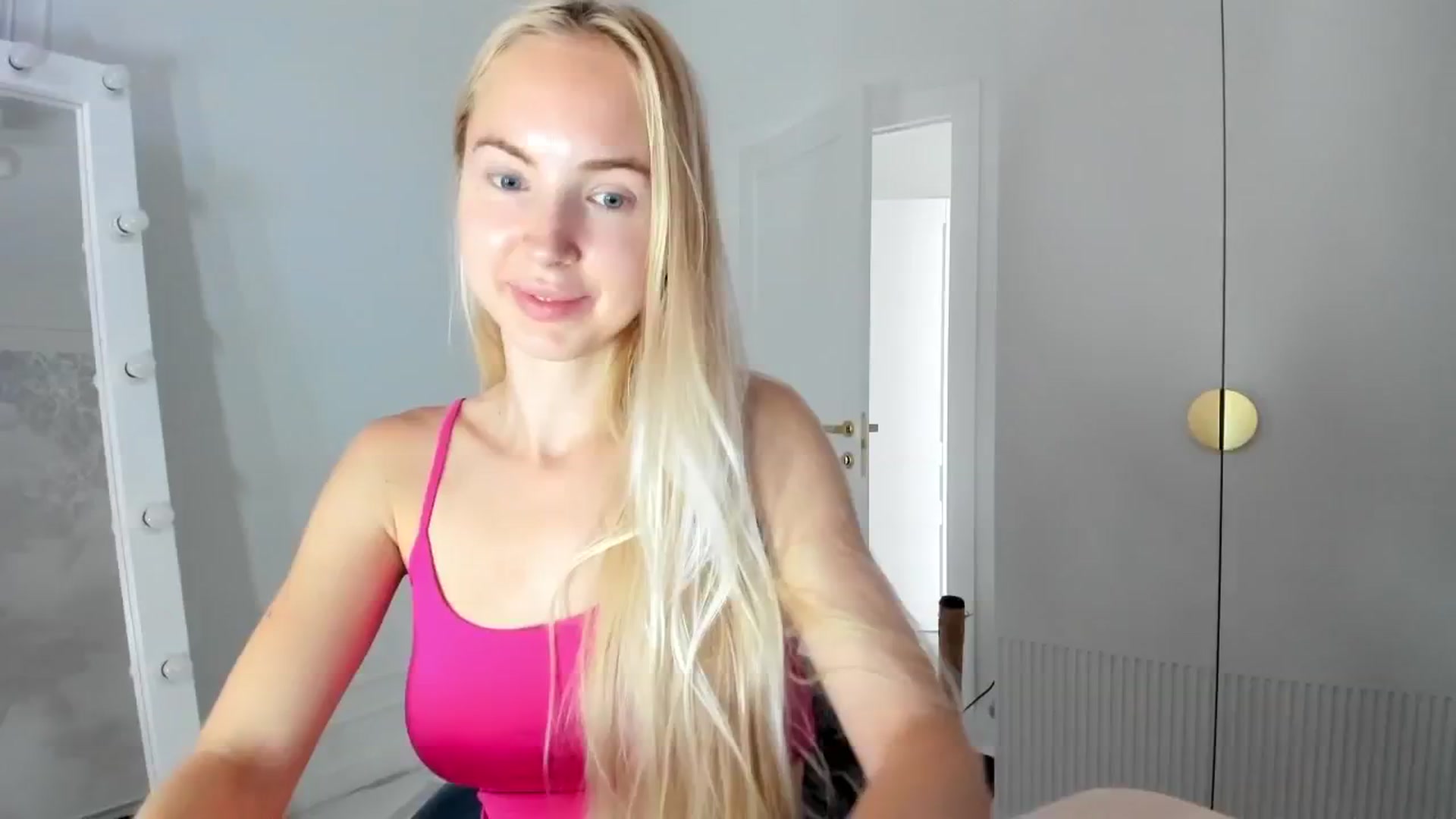 Gallery image thumbnail from ForeverBarbie's myfreecams stream on, 07/04/2024, 08:04 image 18 of 20