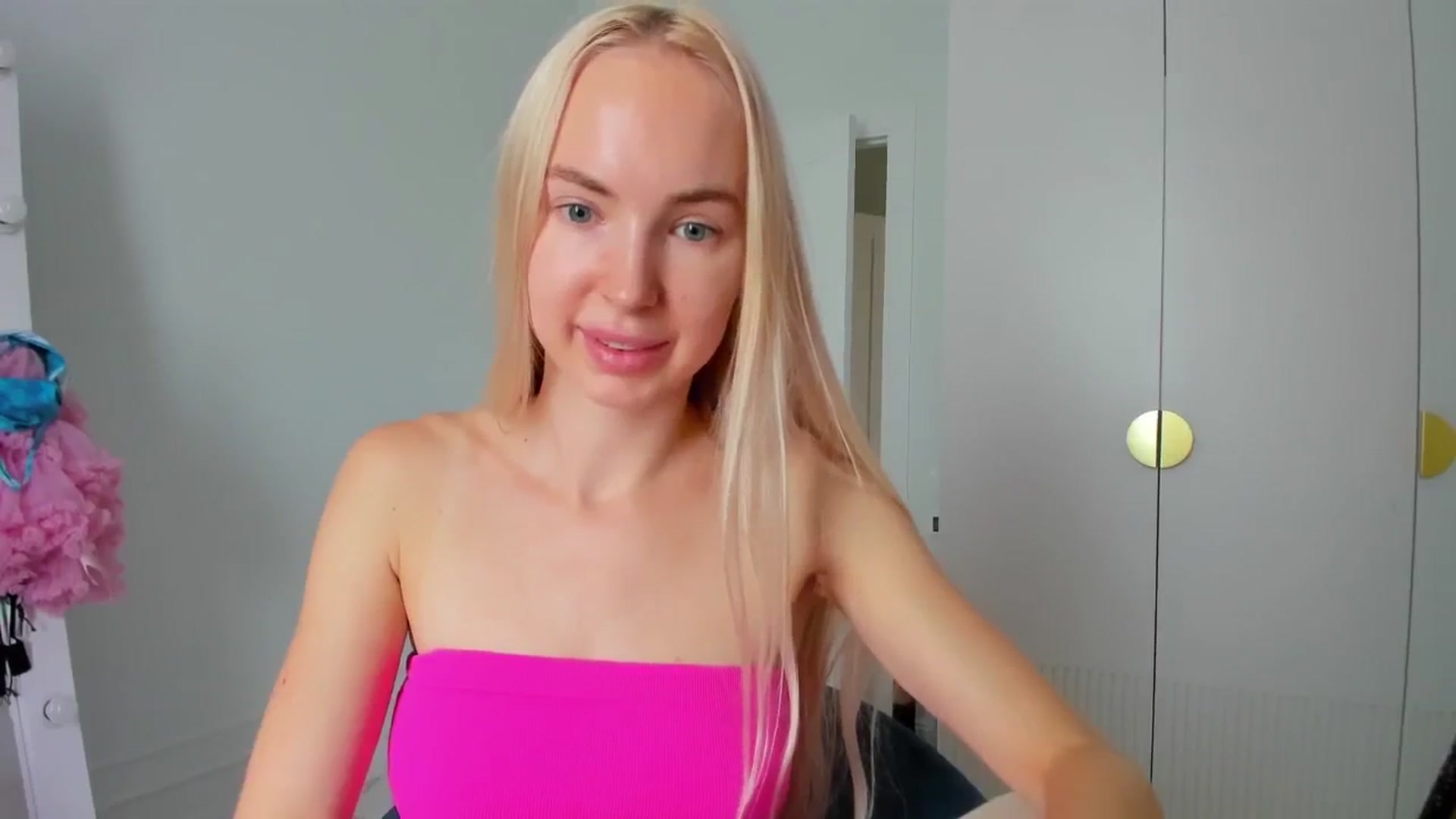 Gallery image thumbnail from ForeverBarbie's myfreecams stream on, 08/02/2024, 10:23 image 11 of 20