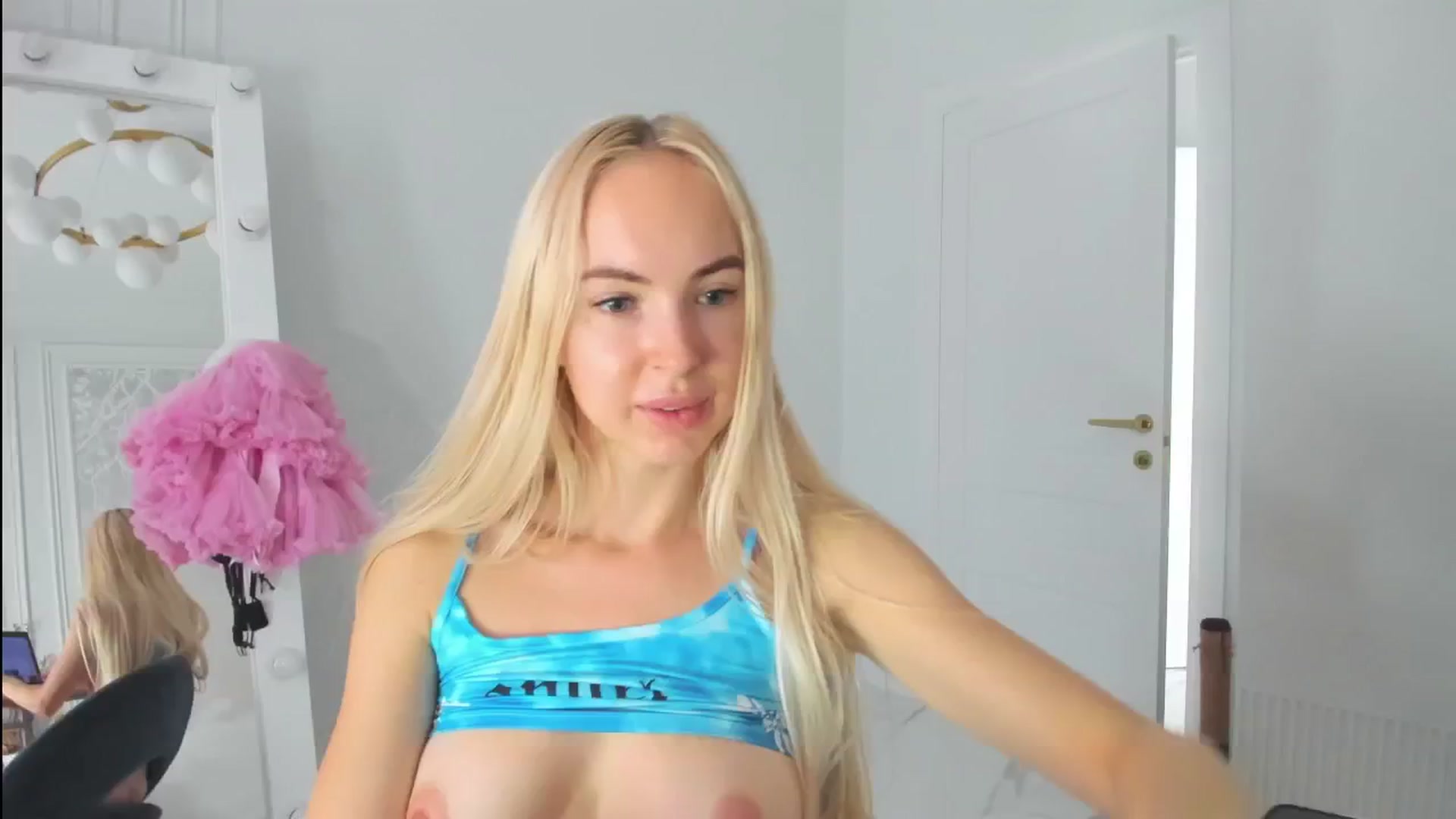 Gallery image thumbnail from ForeverBarbie's myfreecams stream on, 08/18/2024, 08:52 image 1 of 20