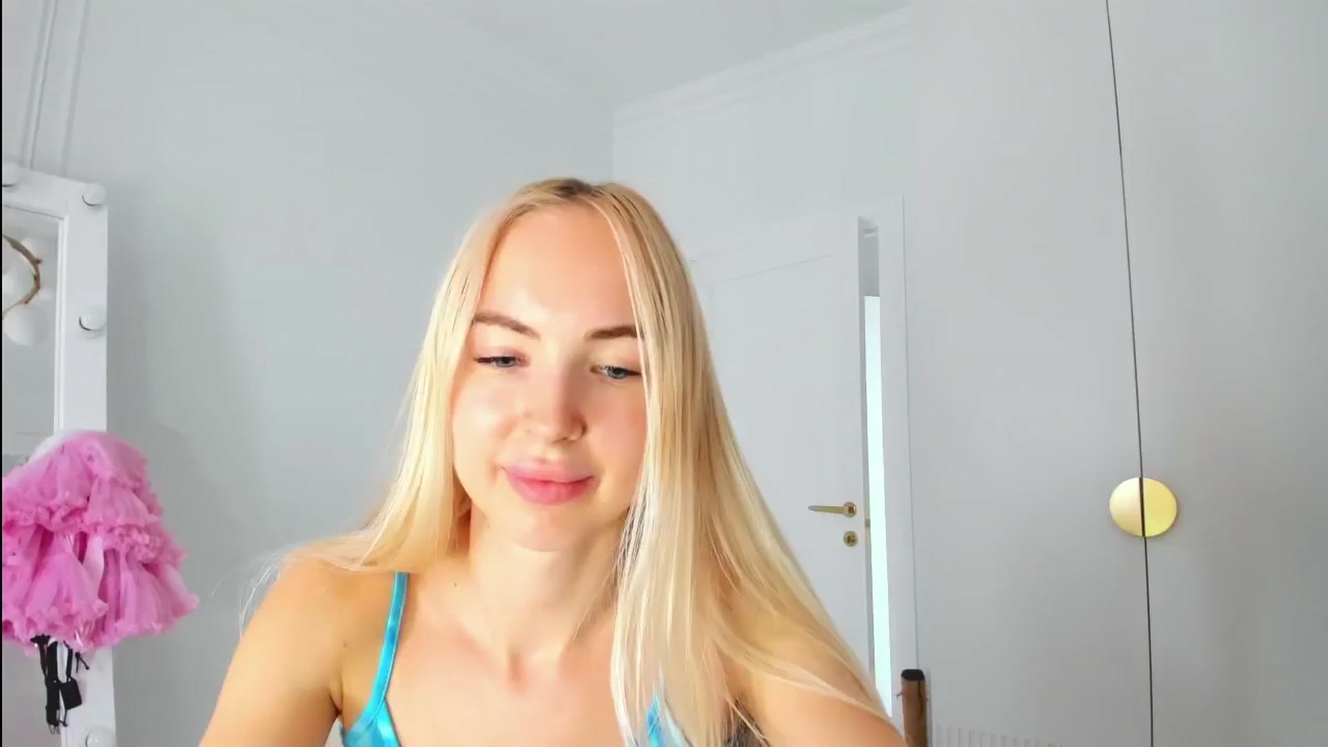 Gallery image thumbnail from ForeverBarbie's myfreecams stream on, 08/18/2024, 09:43 image 15 of 20
