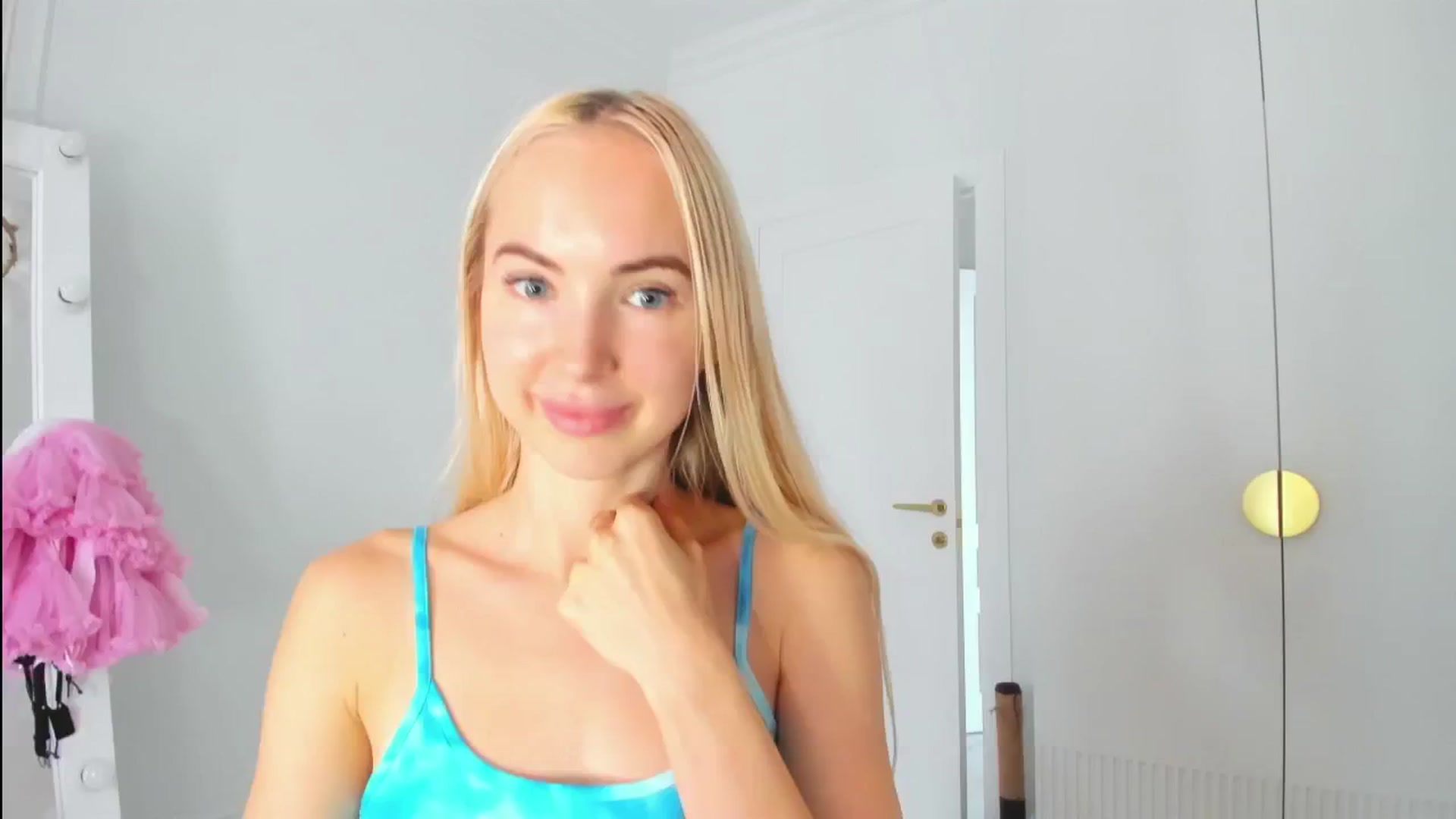 Gallery image thumbnail from ForeverBarbie's myfreecams stream on, 08/18/2024, 10:00 image 8 of 20
