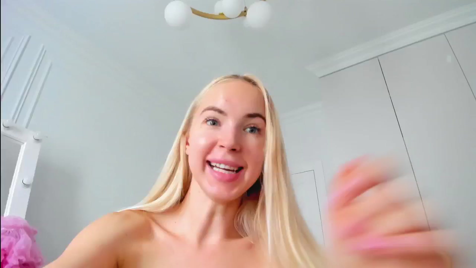Gallery image thumbnail from ForeverBarbie's myfreecams stream on, 08/22/2024, 09:23 image 1 of 20