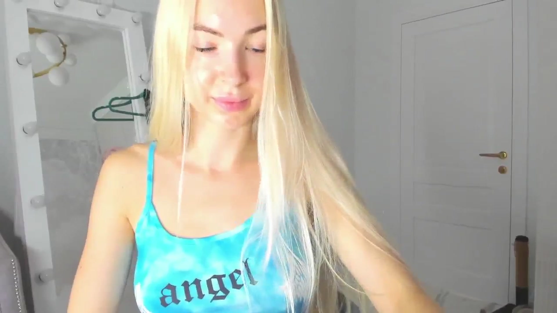 Gallery image thumbnail from ForeverBarbie's myfreecams stream on, 08/28/2024, 05:02 image 19 of 20
