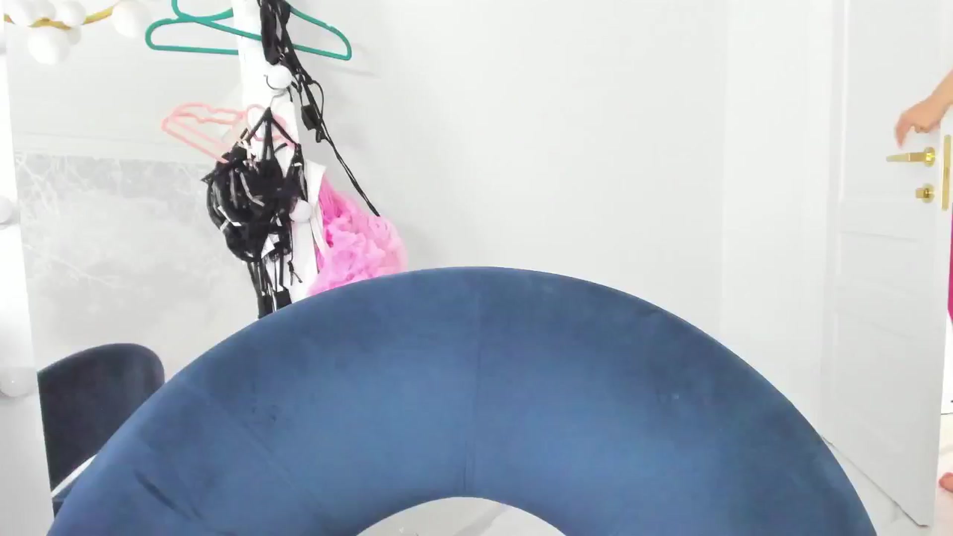 Gallery image thumbnail from ForeverBarbie's myfreecams stream on, 08/28/2024, 06:47 image 7 of 20