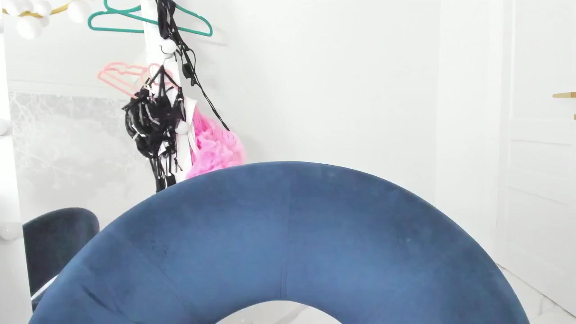 Gallery image thumbnail from ForeverBarbie's myfreecams stream on, 08/28/2024, 06:47 image 8 of 20