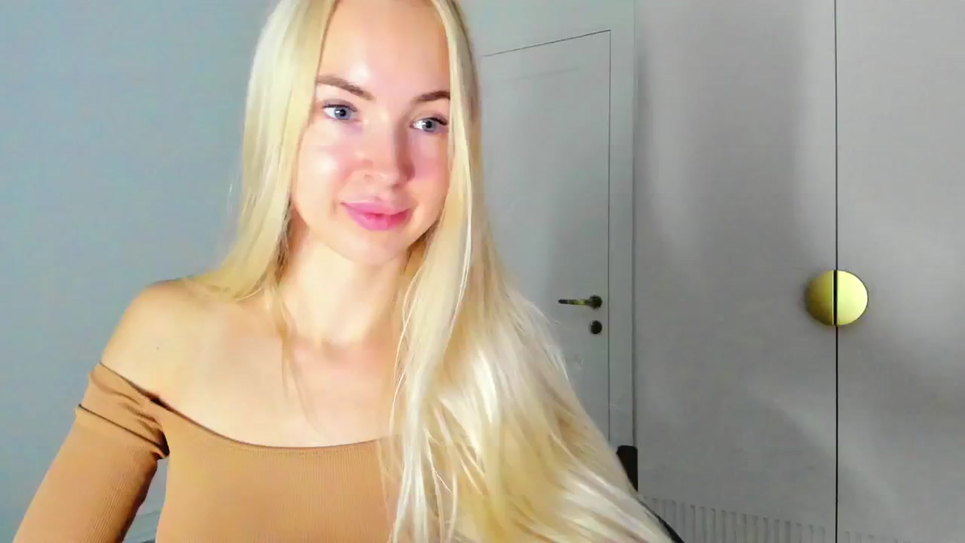 Gallery image thumbnail from ForeverBarbie's myfreecams stream on, 09/16/2024, 05:55 image 12 of 20