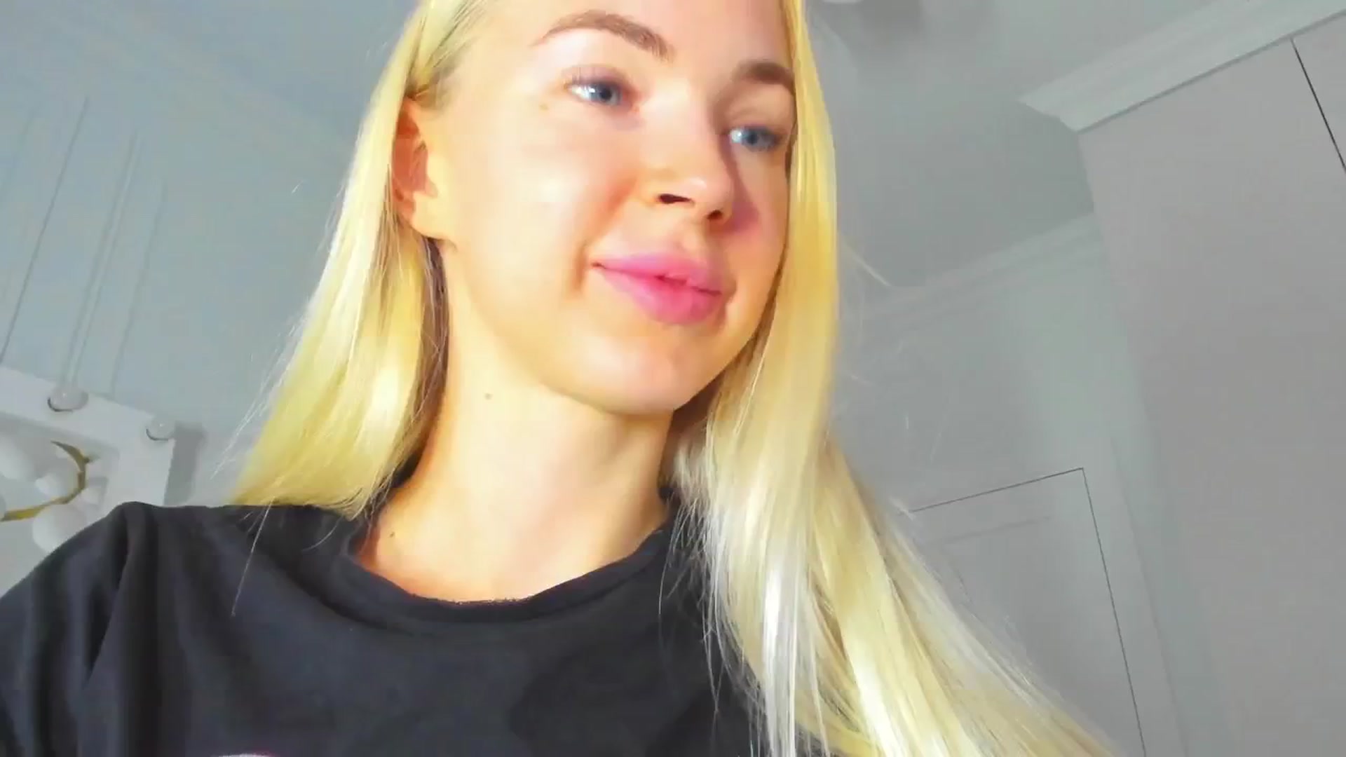Gallery image thumbnail from ForeverBarbie's myfreecams stream on, 09/18/2024, 04:56 image 8 of 20