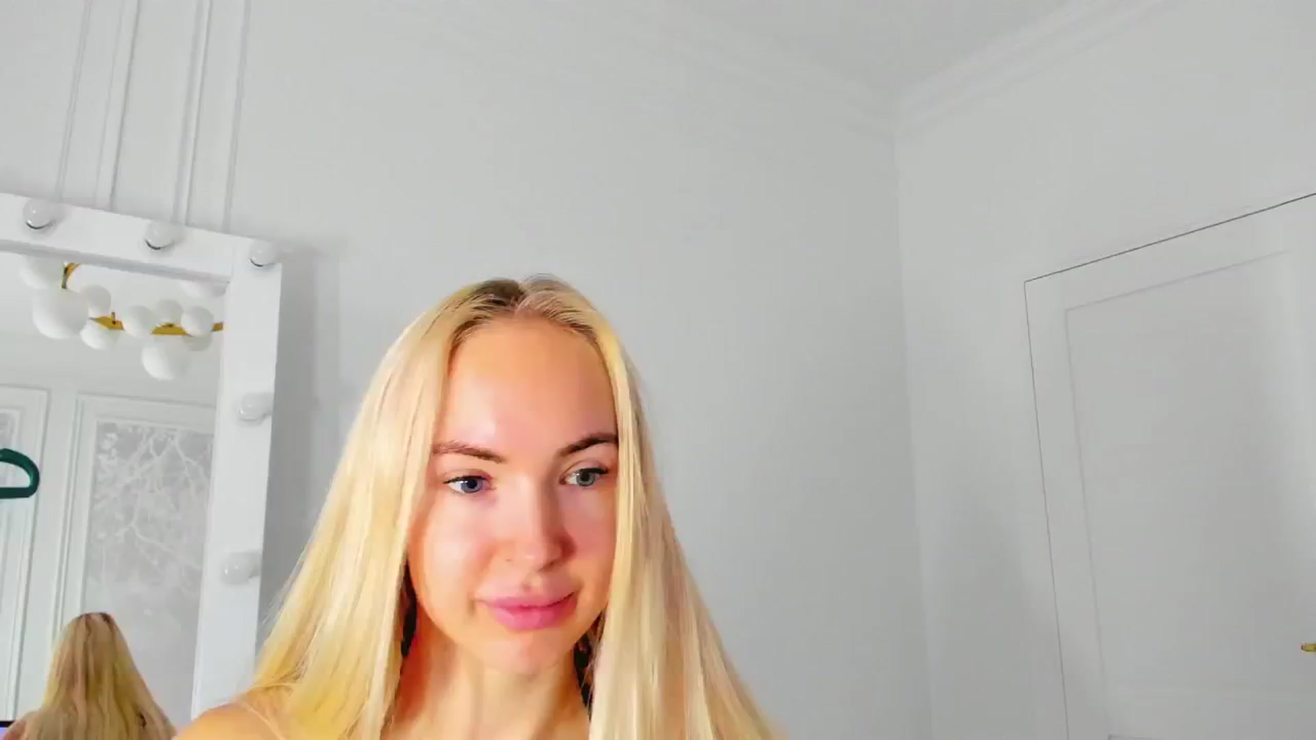 Gallery image thumbnail from ForeverBarbie's myfreecams stream on, 09/21/2024, 05:52 image 12 of 20