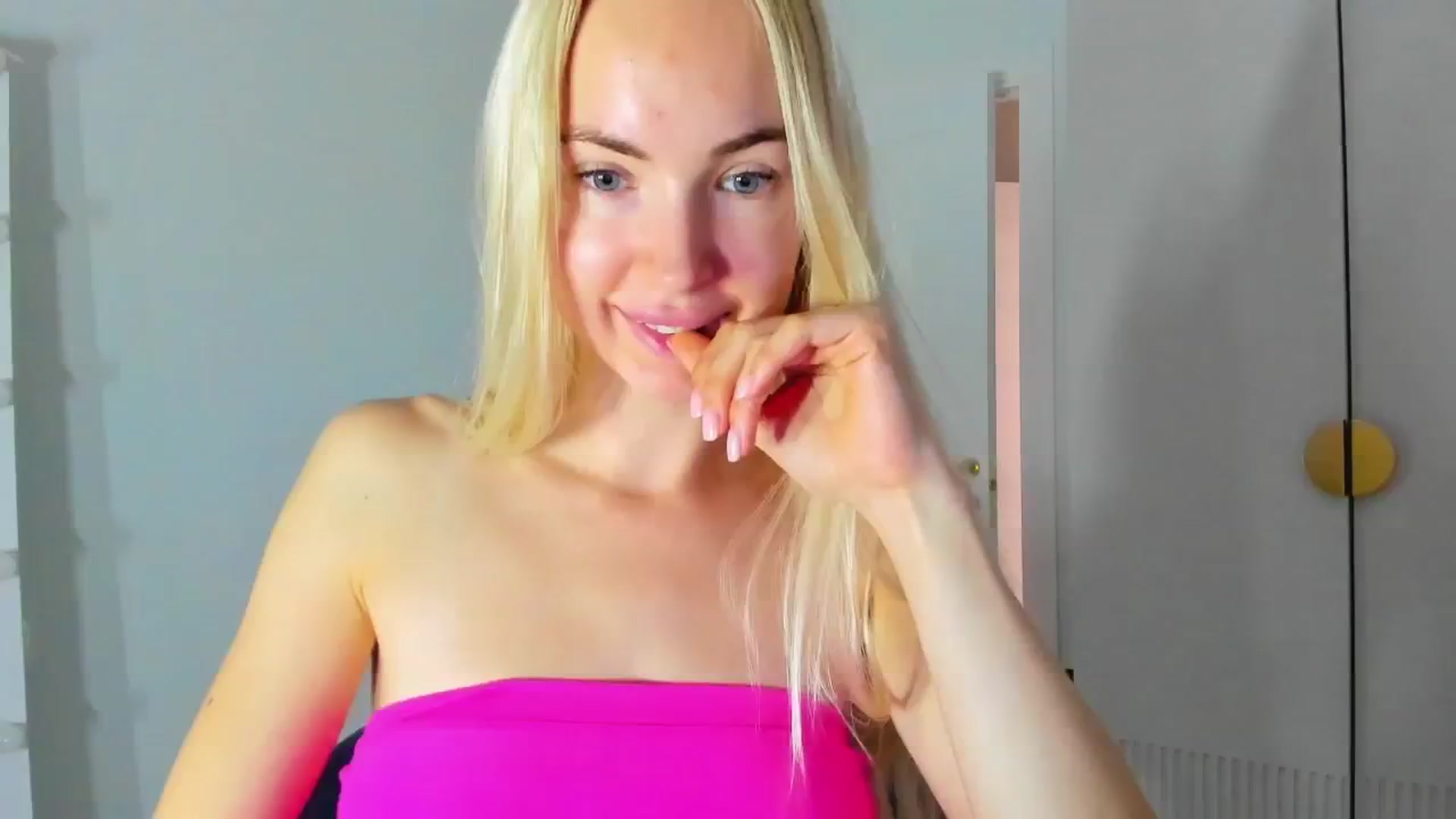 Gallery image thumbnail from ForeverBarbie's myfreecams stream on, 09/30/2024, 05:19 image 11 of 20