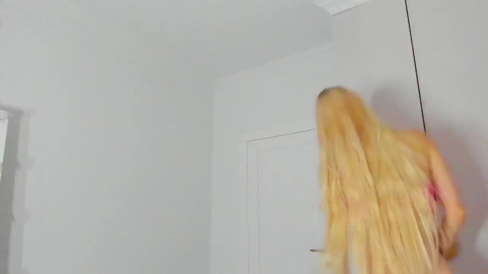 Gallery image thumbnail from ForeverBarbie's myfreecams stream on, 09/30/2024, 05:19 image 10 of 20