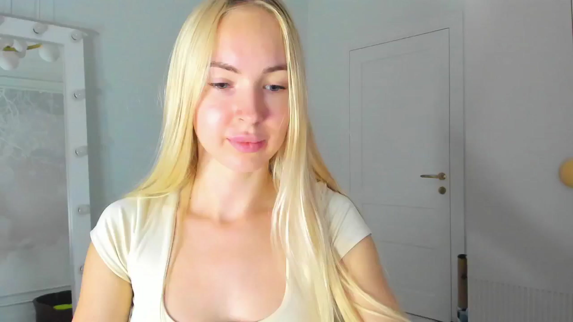 Gallery image thumbnail from ForeverBarbie's myfreecams stream on, 10/15/2024, 09:56 image 6 of 20