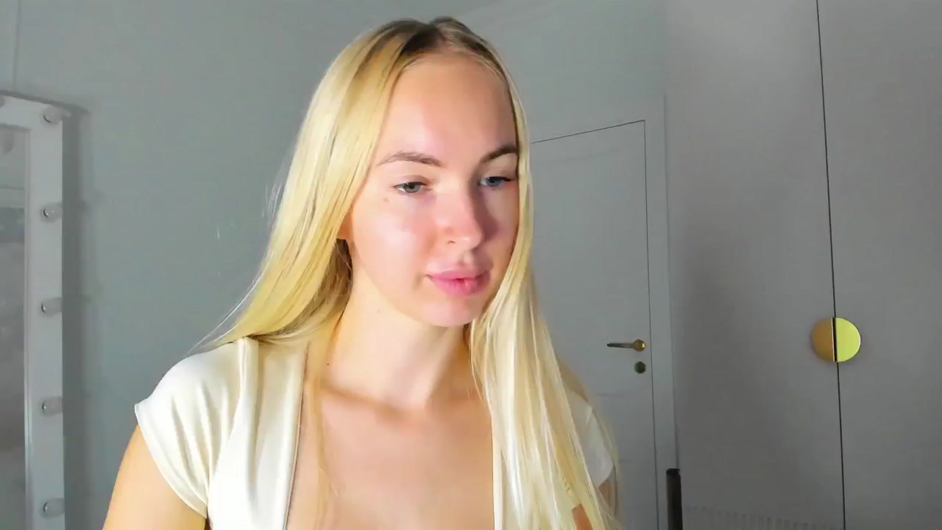 Gallery image thumbnail from ForeverBarbie's myfreecams stream on, 10/15/2024, 09:56 image 18 of 20