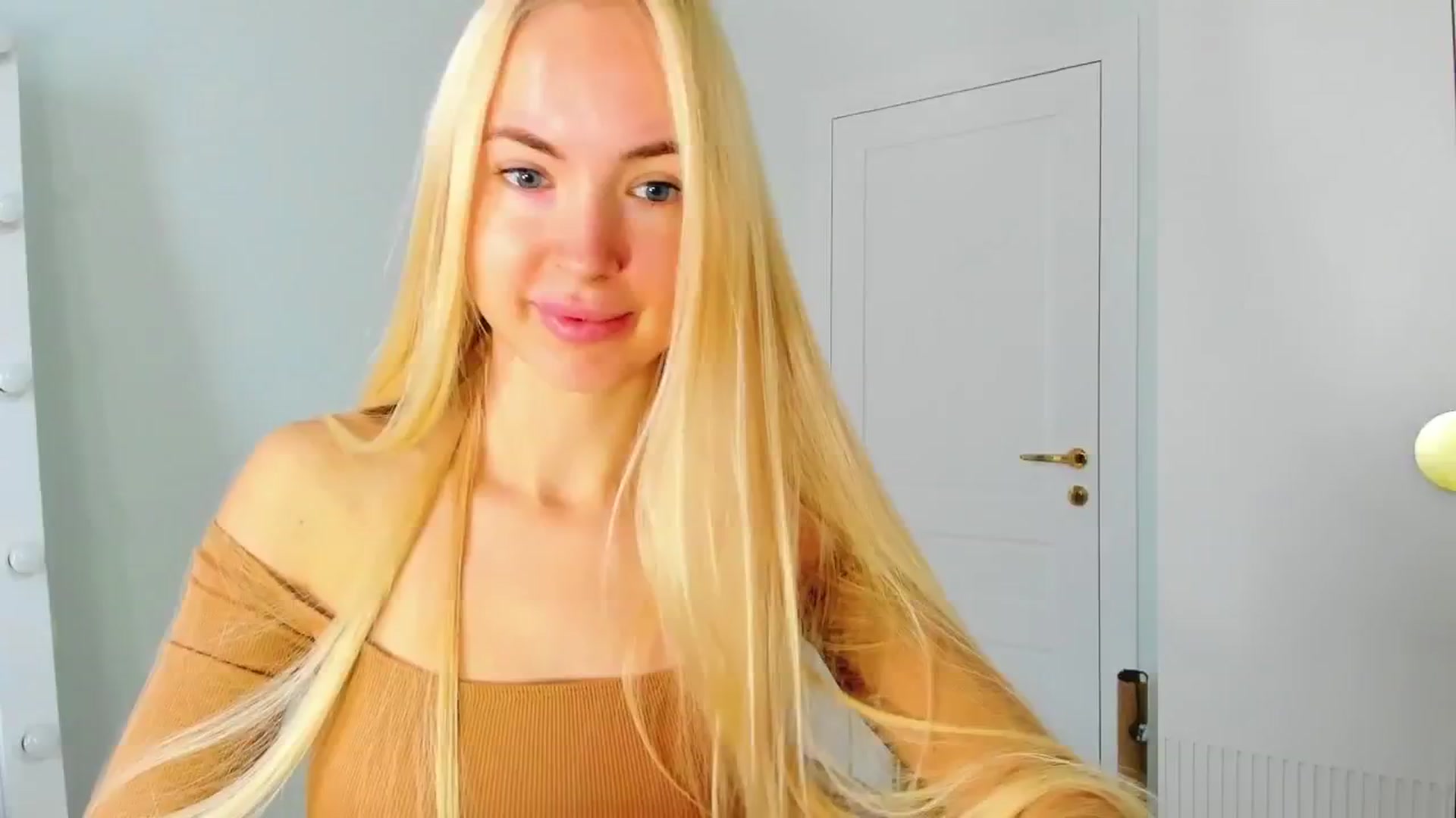 Gallery image thumbnail from ForeverBarbie's myfreecams stream on, 10/22/2024, 07:00 image 3 of 20