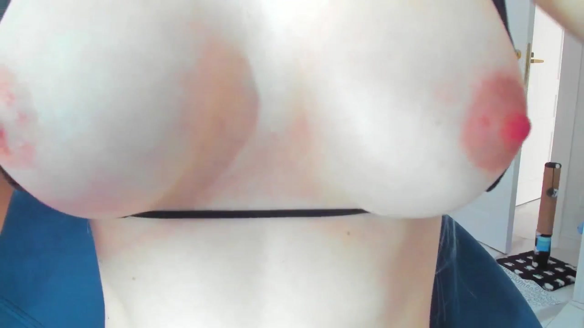 Gallery image thumbnail from ForeverBarbie's myfreecams stream on, 10/24/2024, 08:28 image 13 of 20