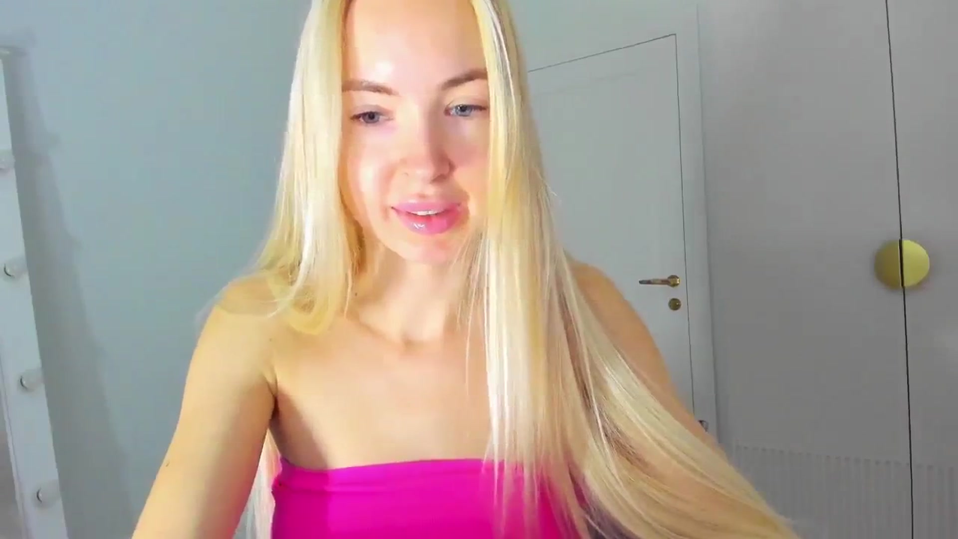 Gallery image thumbnail from ForeverBarbie's myfreecams stream on, 10/25/2024, 04:29 image 7 of 20