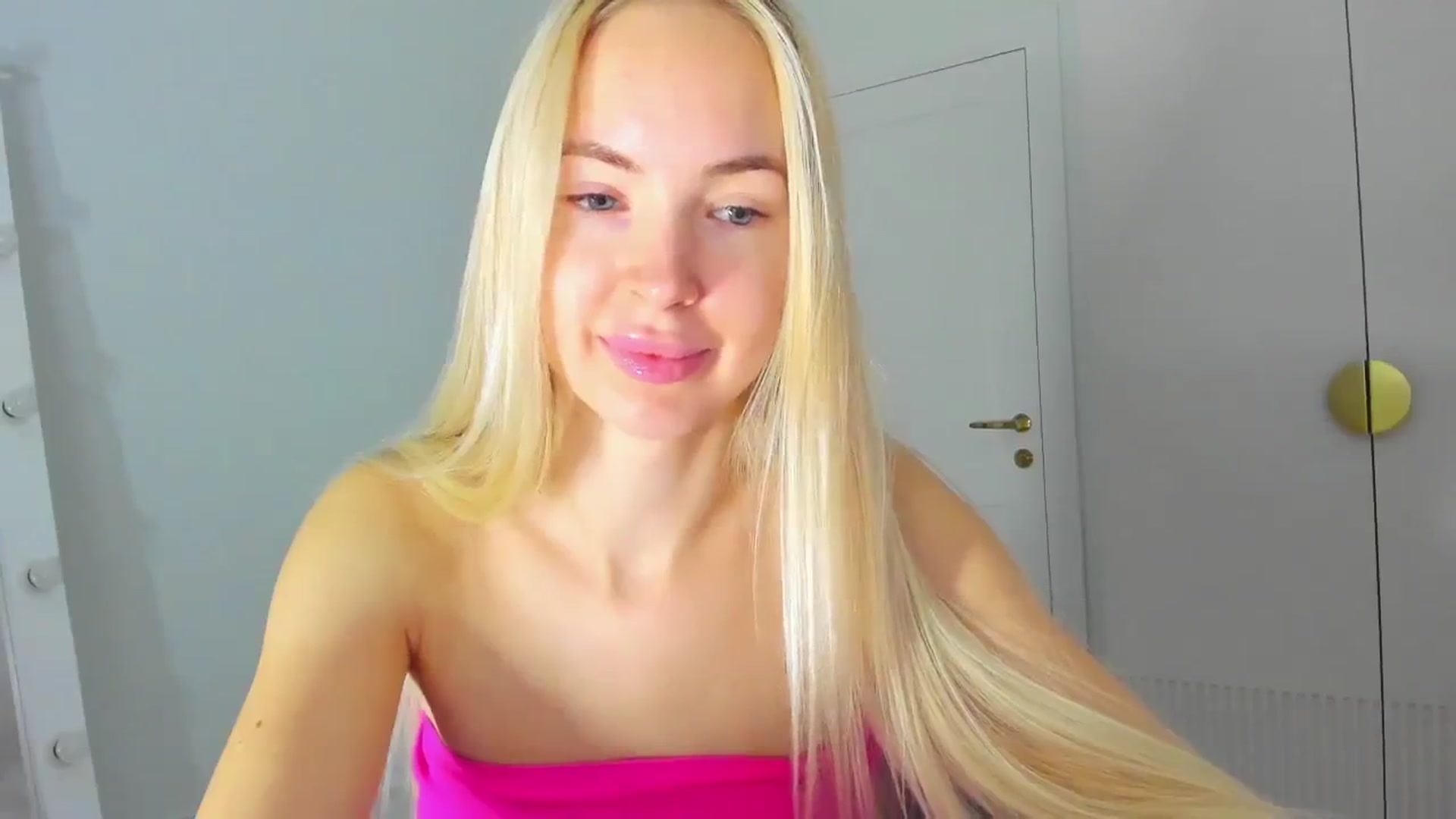Gallery image thumbnail from ForeverBarbie's myfreecams stream on, 10/25/2024, 04:29 image 6 of 20