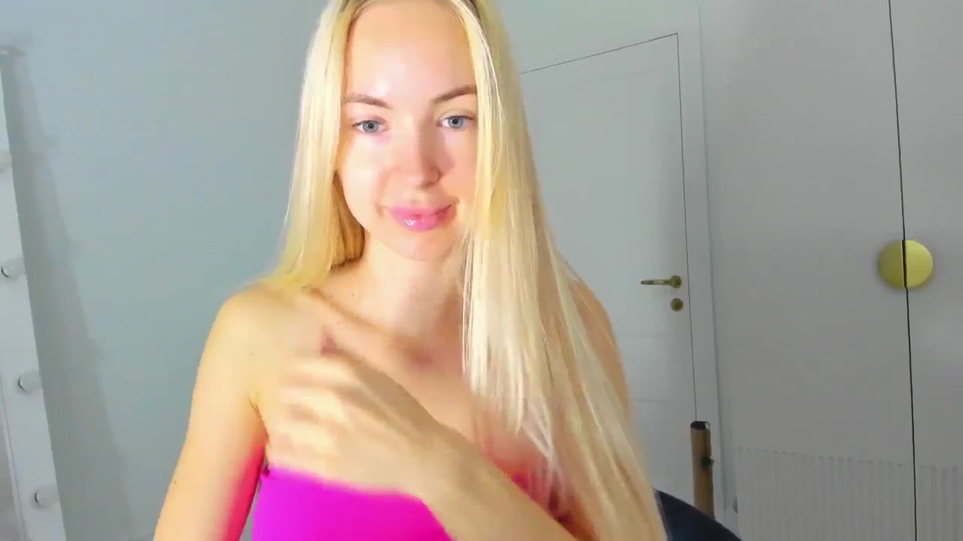 Gallery image thumbnail from ForeverBarbie's myfreecams stream on, 10/25/2024, 04:29 image 5 of 20