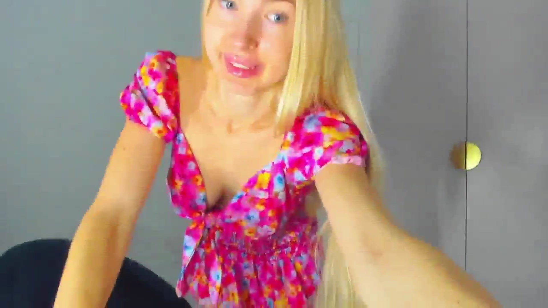Gallery image thumbnail from ForeverBarbie's myfreecams stream on, 10/29/2024, 06:17 image 11 of 20