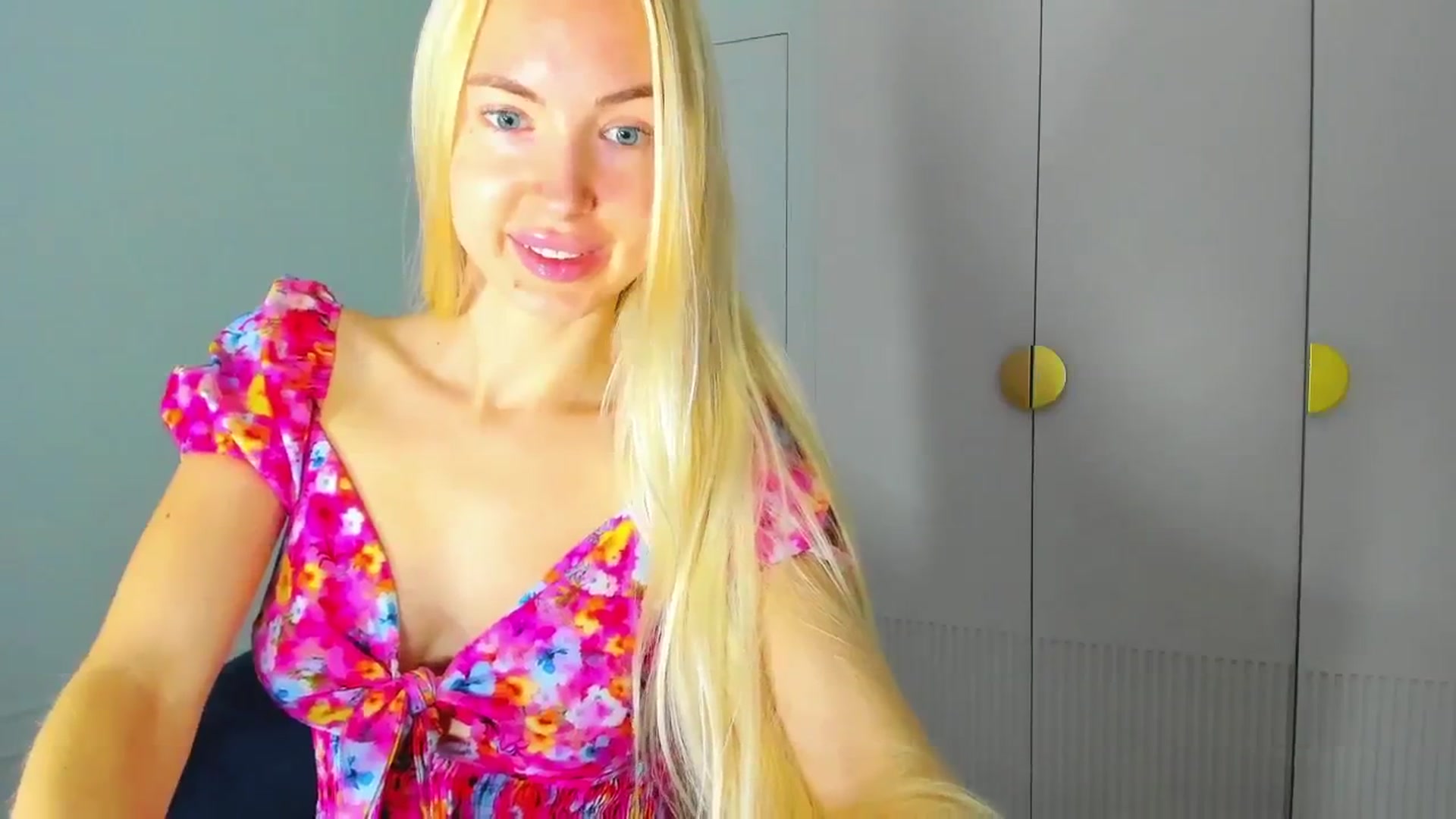 Gallery image thumbnail from ForeverBarbie's myfreecams stream on, 10/29/2024, 06:17 image 15 of 20
