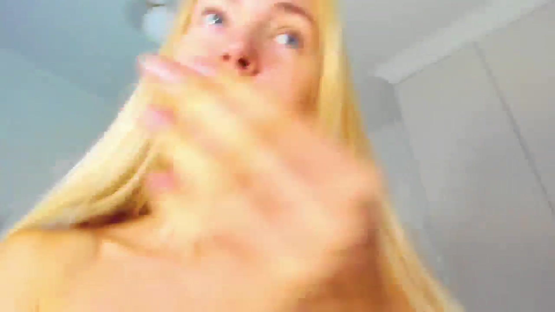 Gallery image thumbnail from ForeverBarbie's myfreecams stream on, 10/30/2024, 06:53 image 15 of 20
